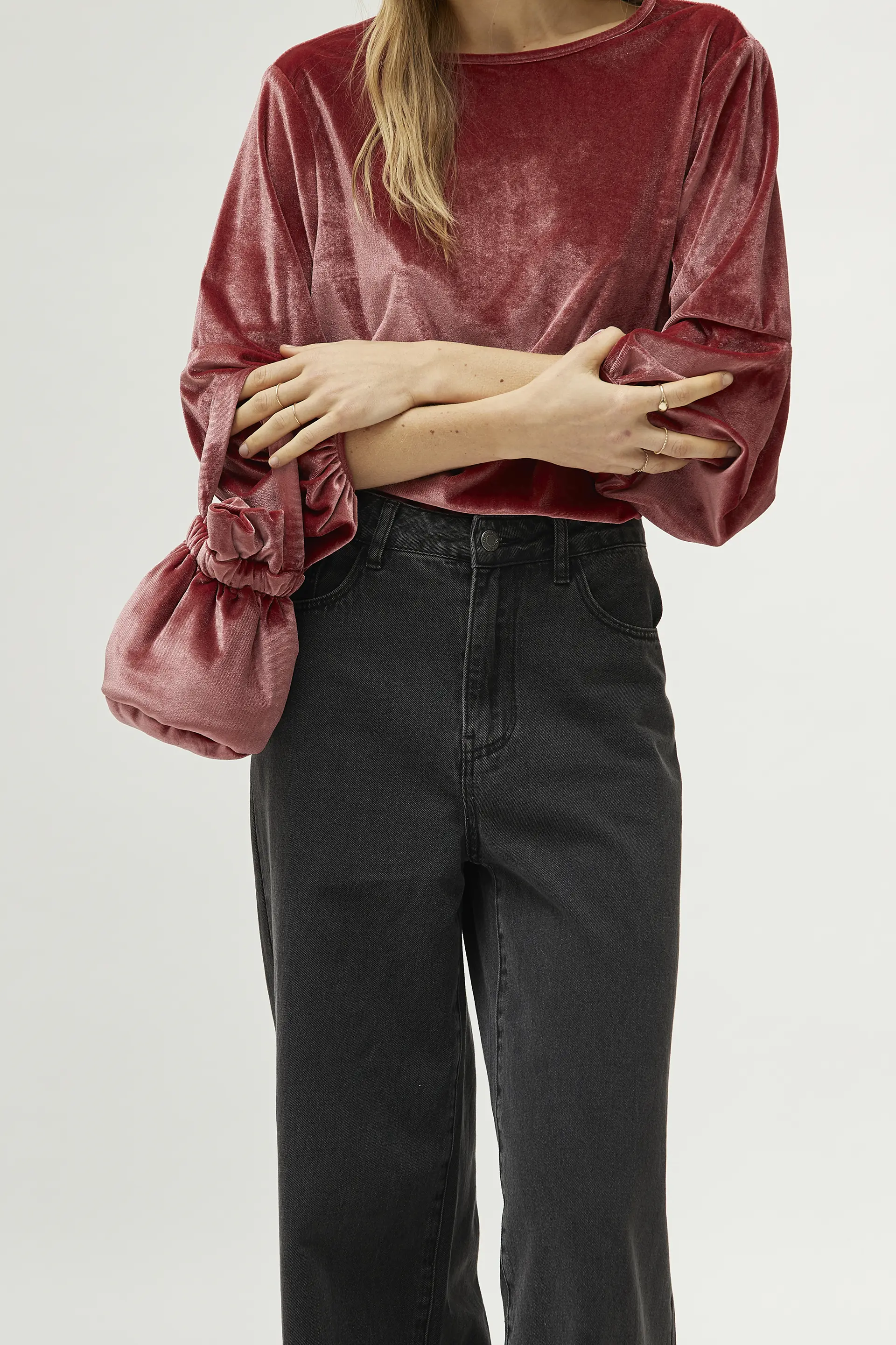 Bolso bombonera de terciopelo rosa - Image 2
