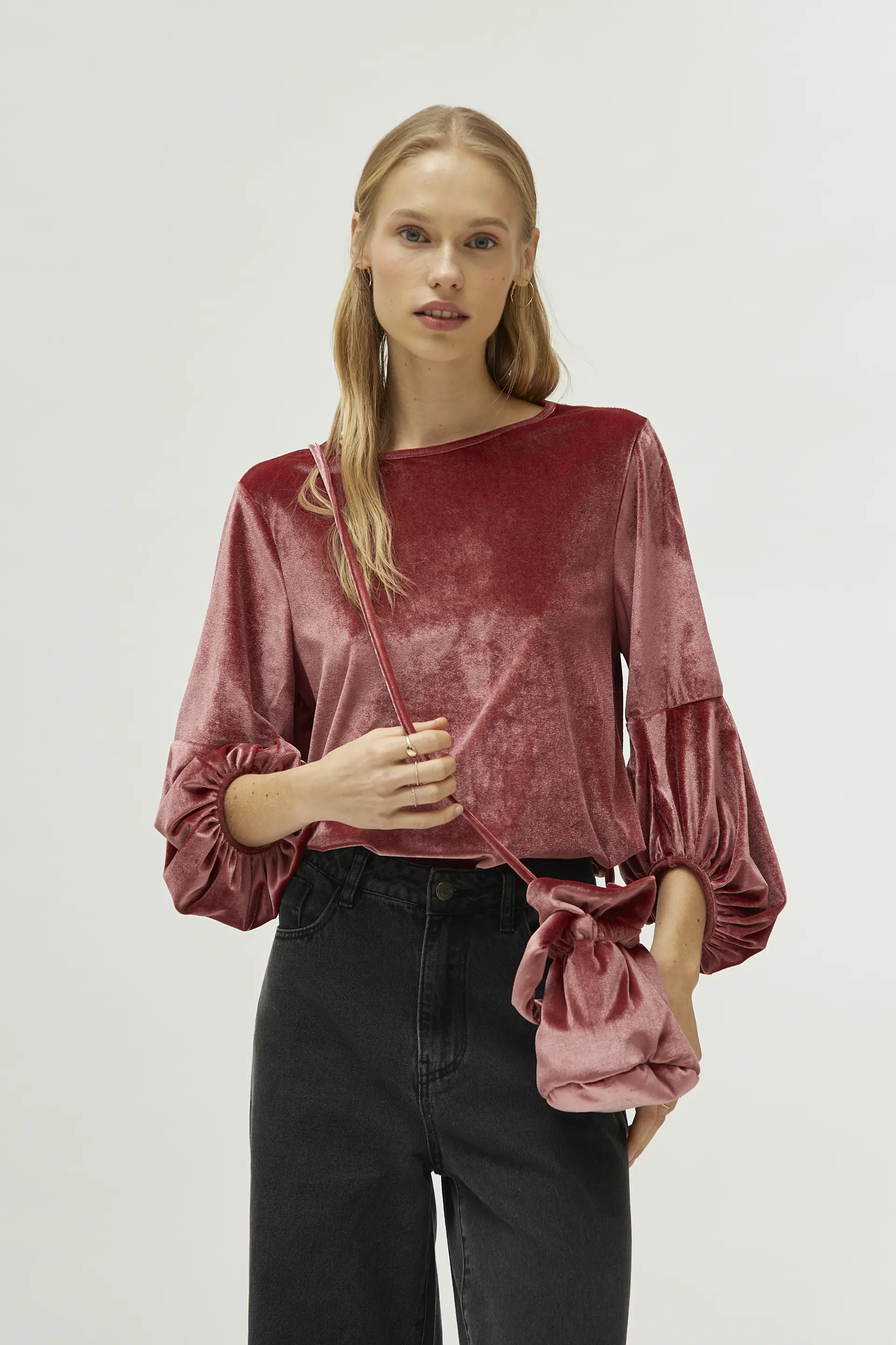 Bolso bombonera de terciopelo rosa - Image 3