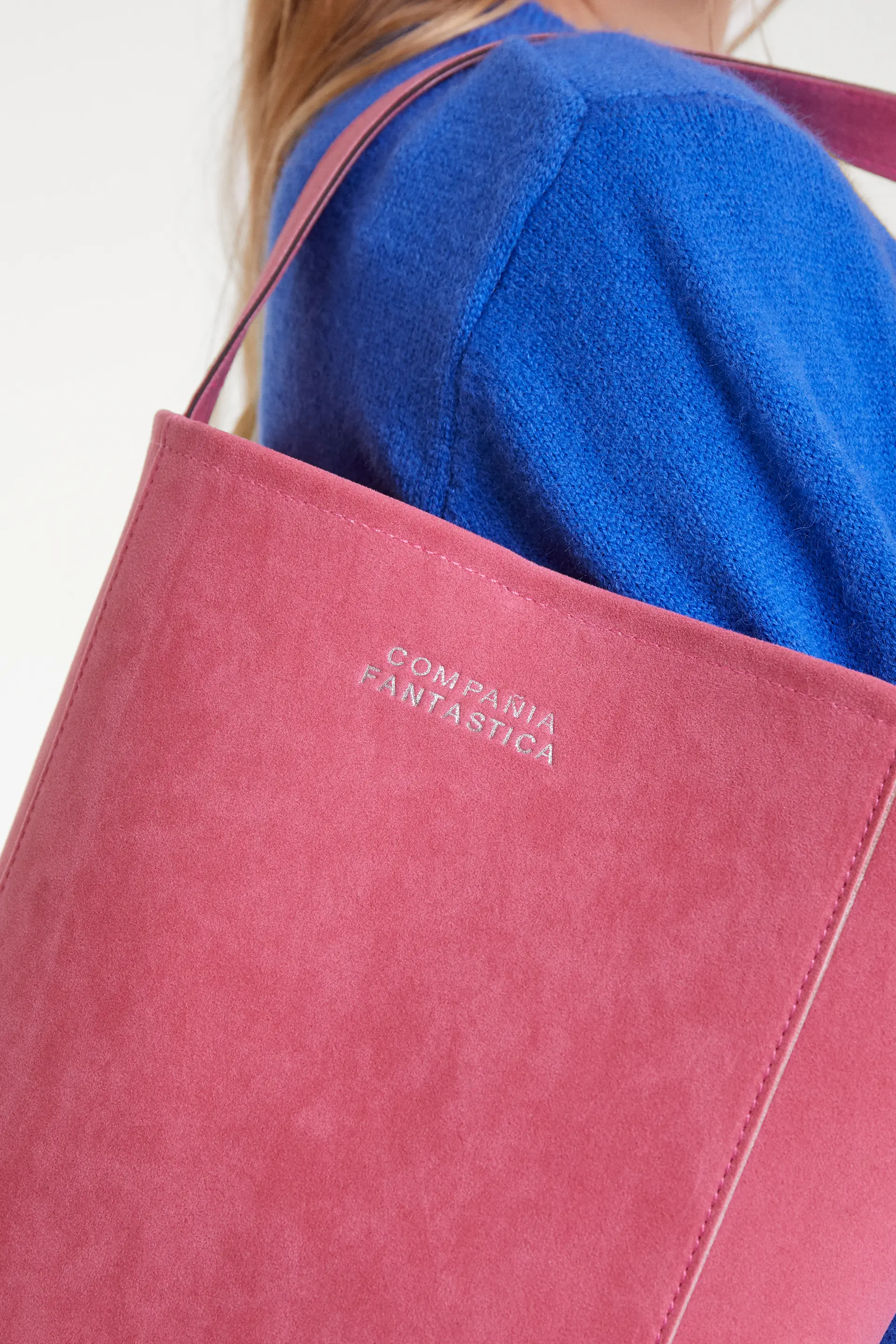 Bolso de hombro con gamuza rosa - Image 3