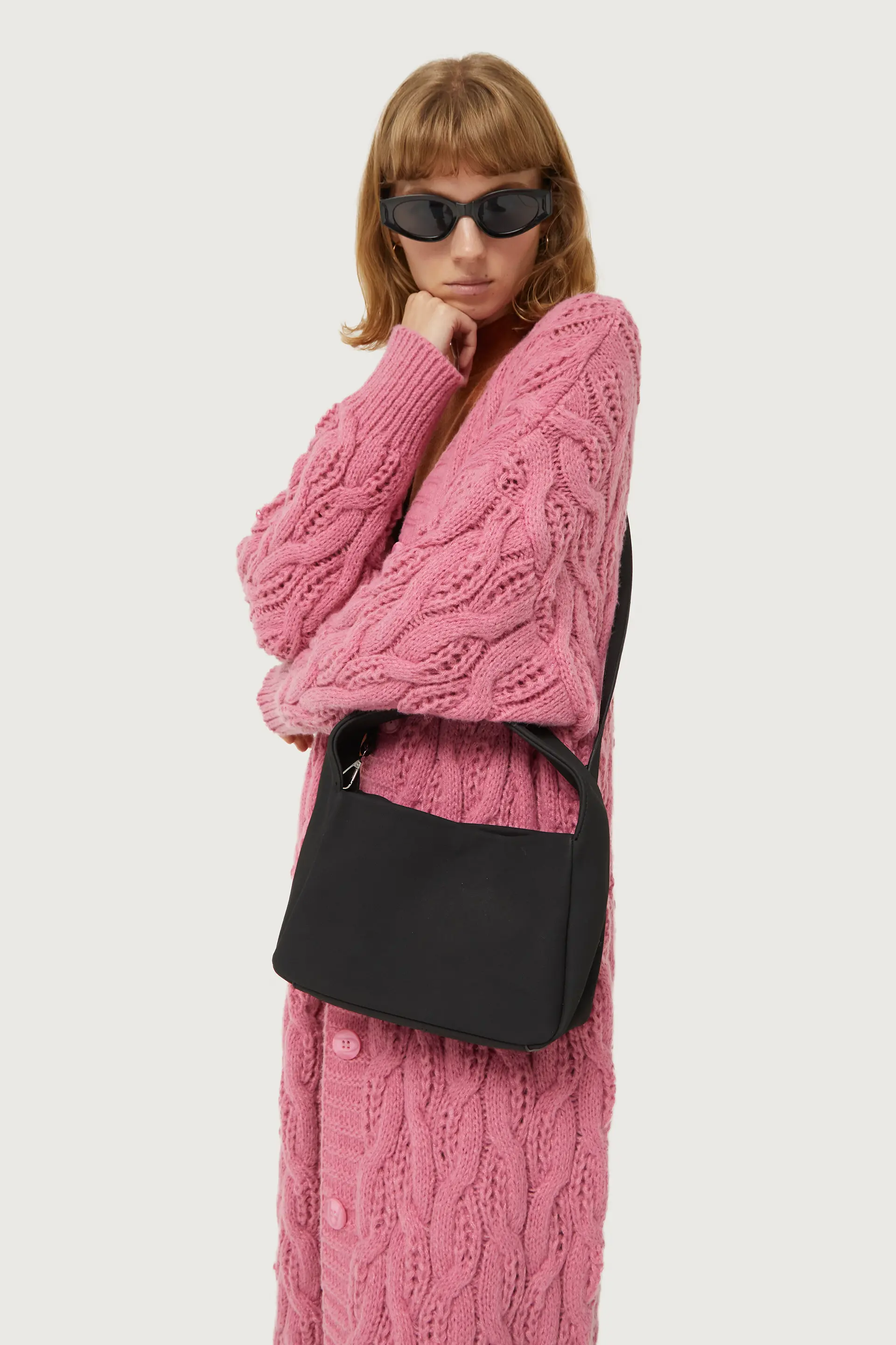 Bolso de mano con correa negro - Image 3