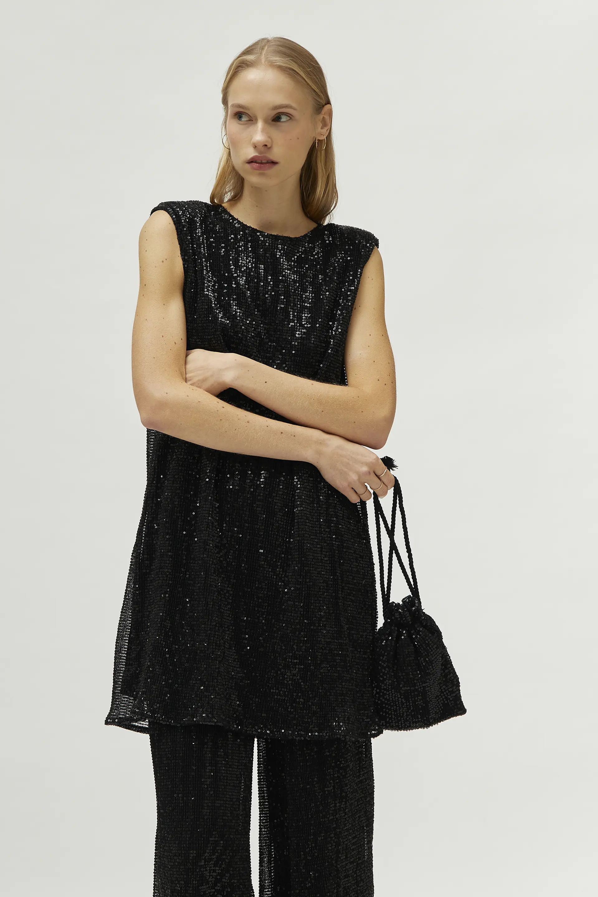 Bolso de mano de lentejuelas negro - Image 3
