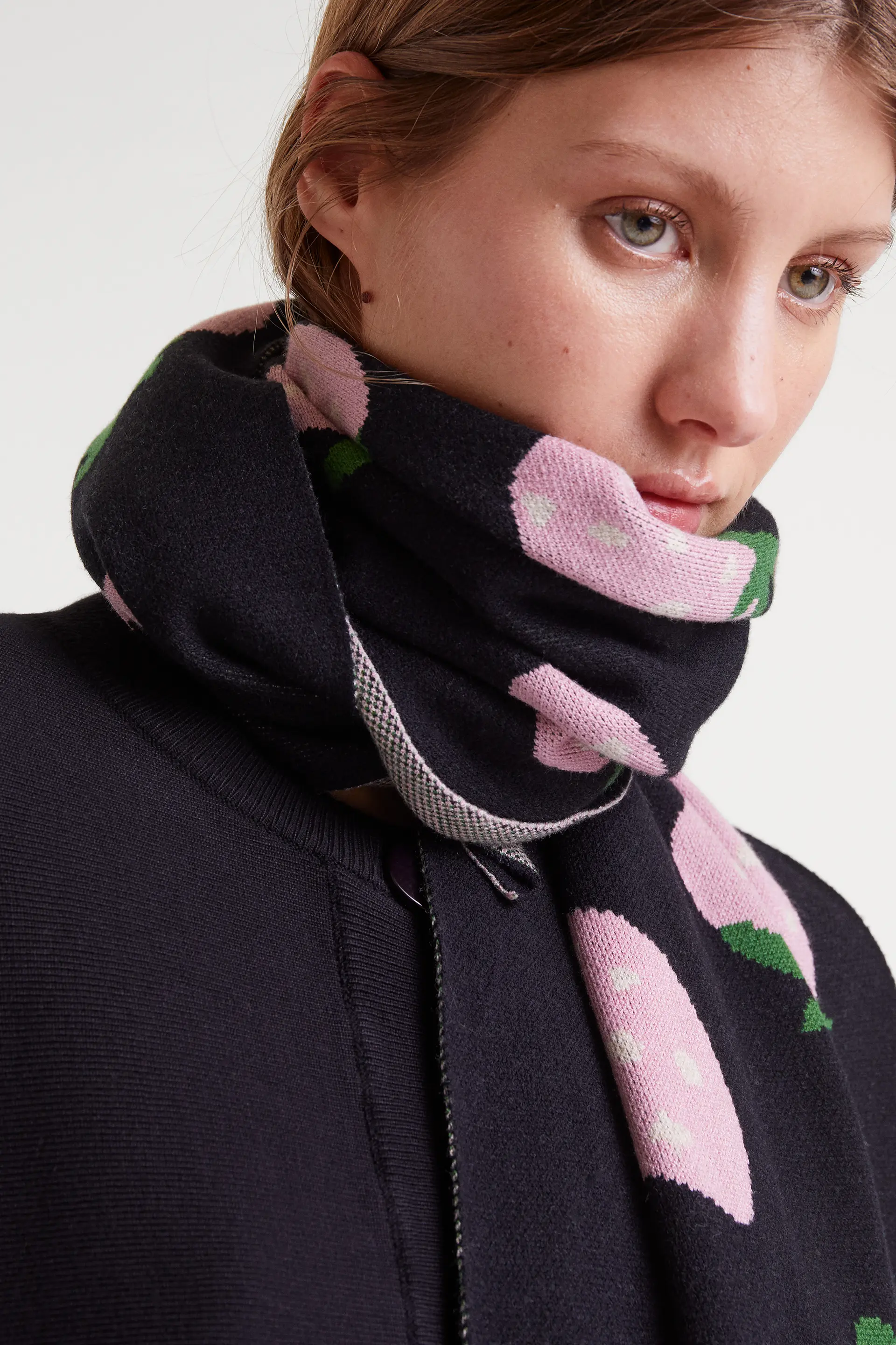 Bufanda de punto jacquard estampado morango - Image 3