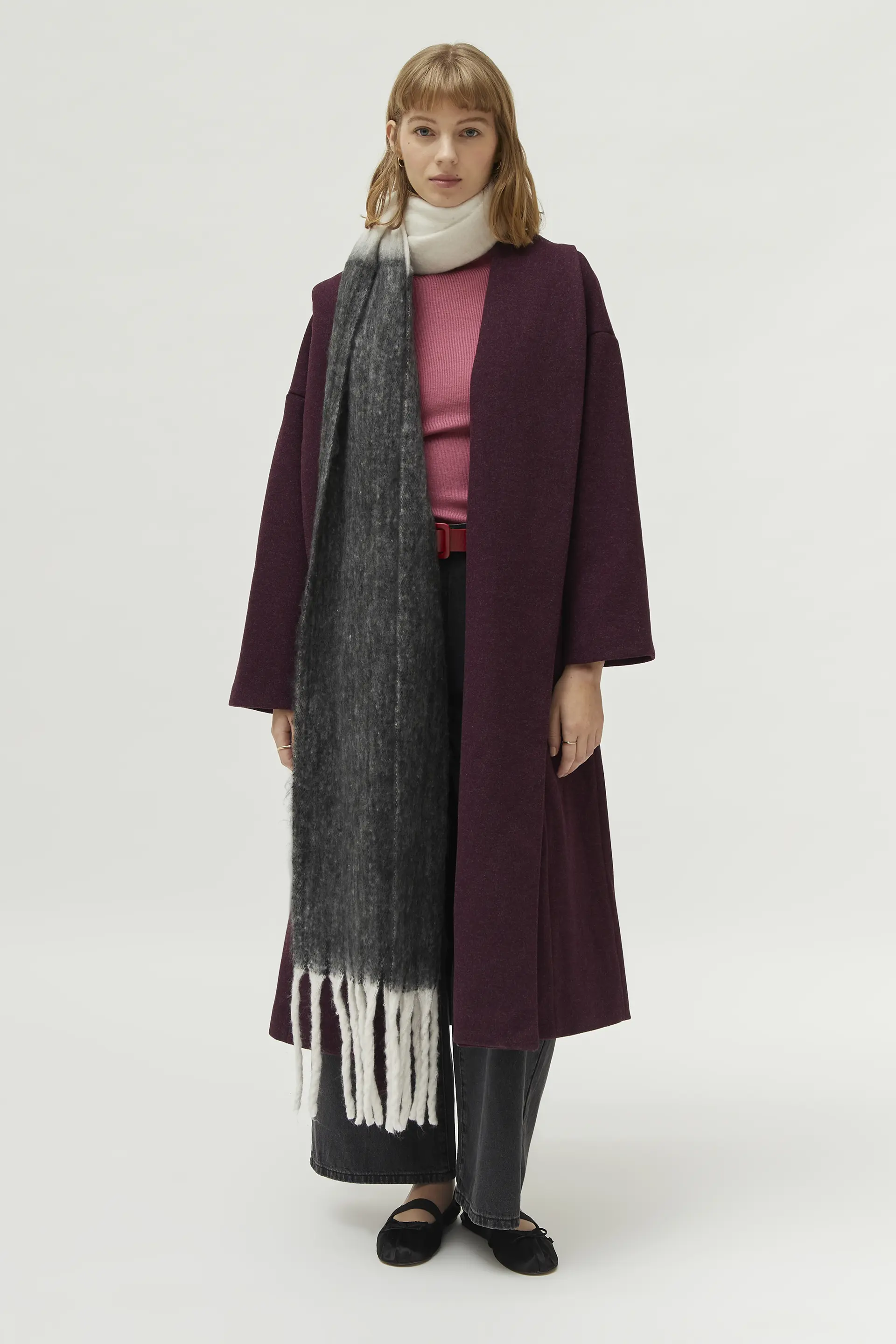 Bufanda oversize con flecos blanca y negra - Image 2