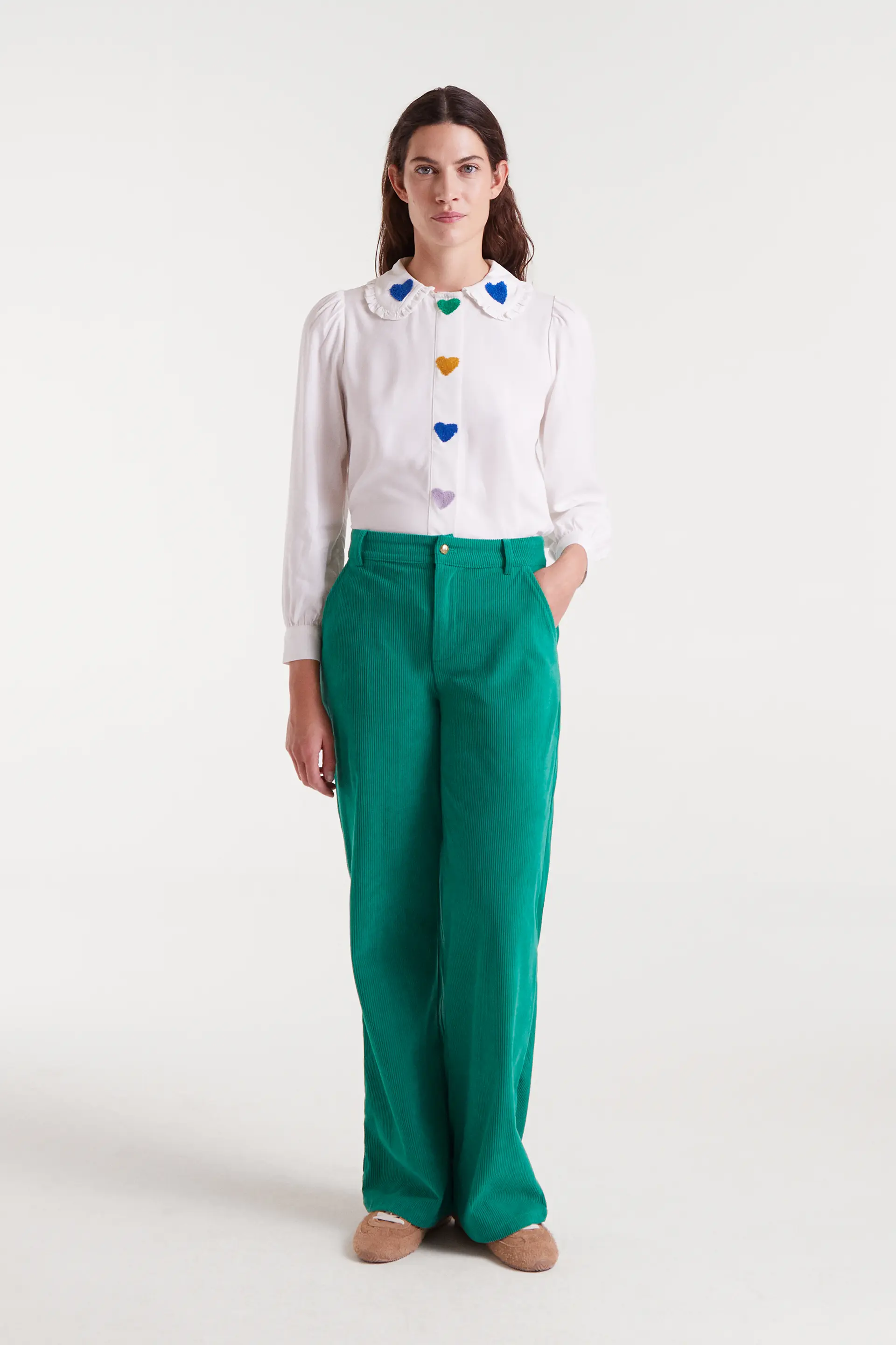 Camisa blanca con bordado de corazones - Image 5