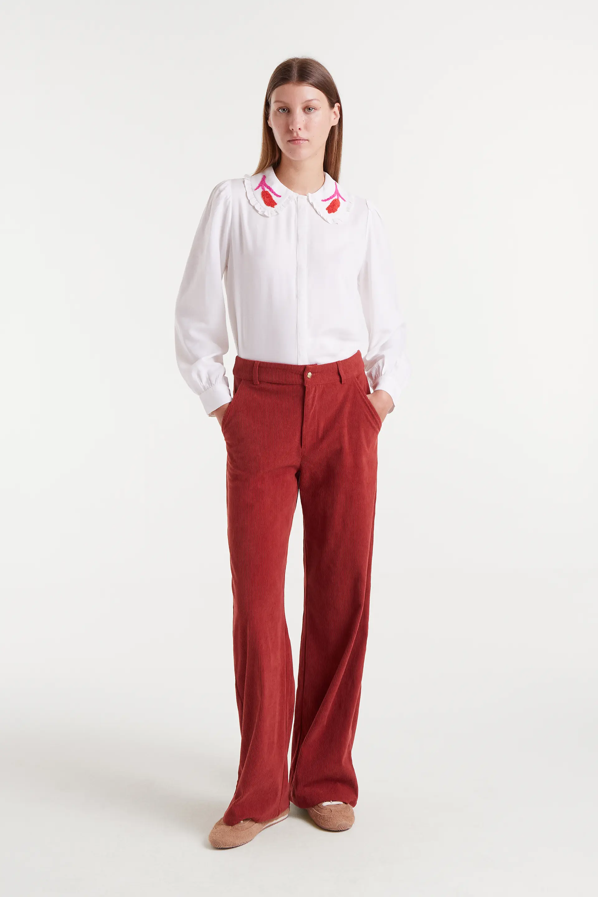 Camisa blanca con bordado tulipán - Image 5
