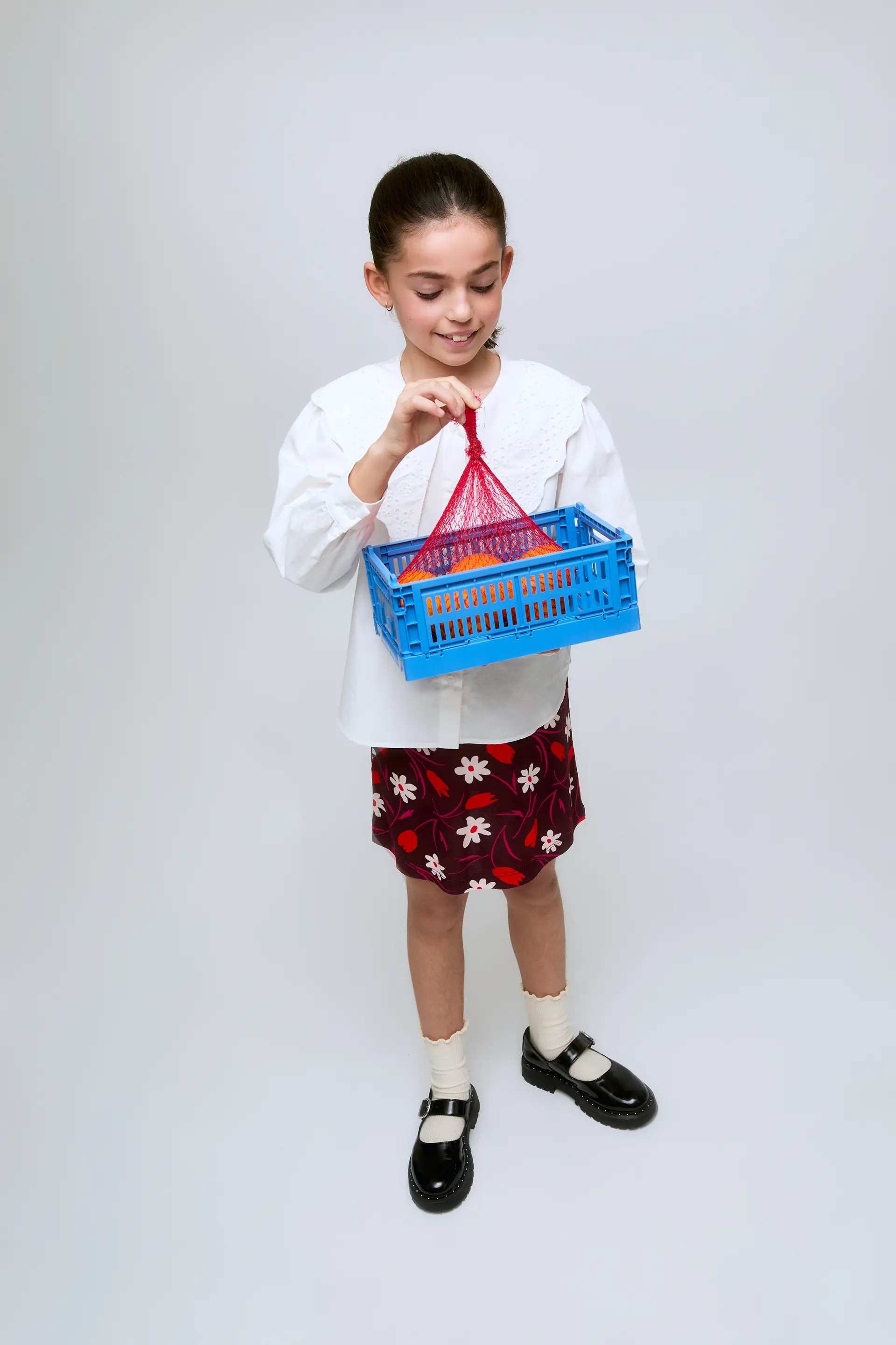 Camisa blanca de algodón con cuello babero - Image 4
