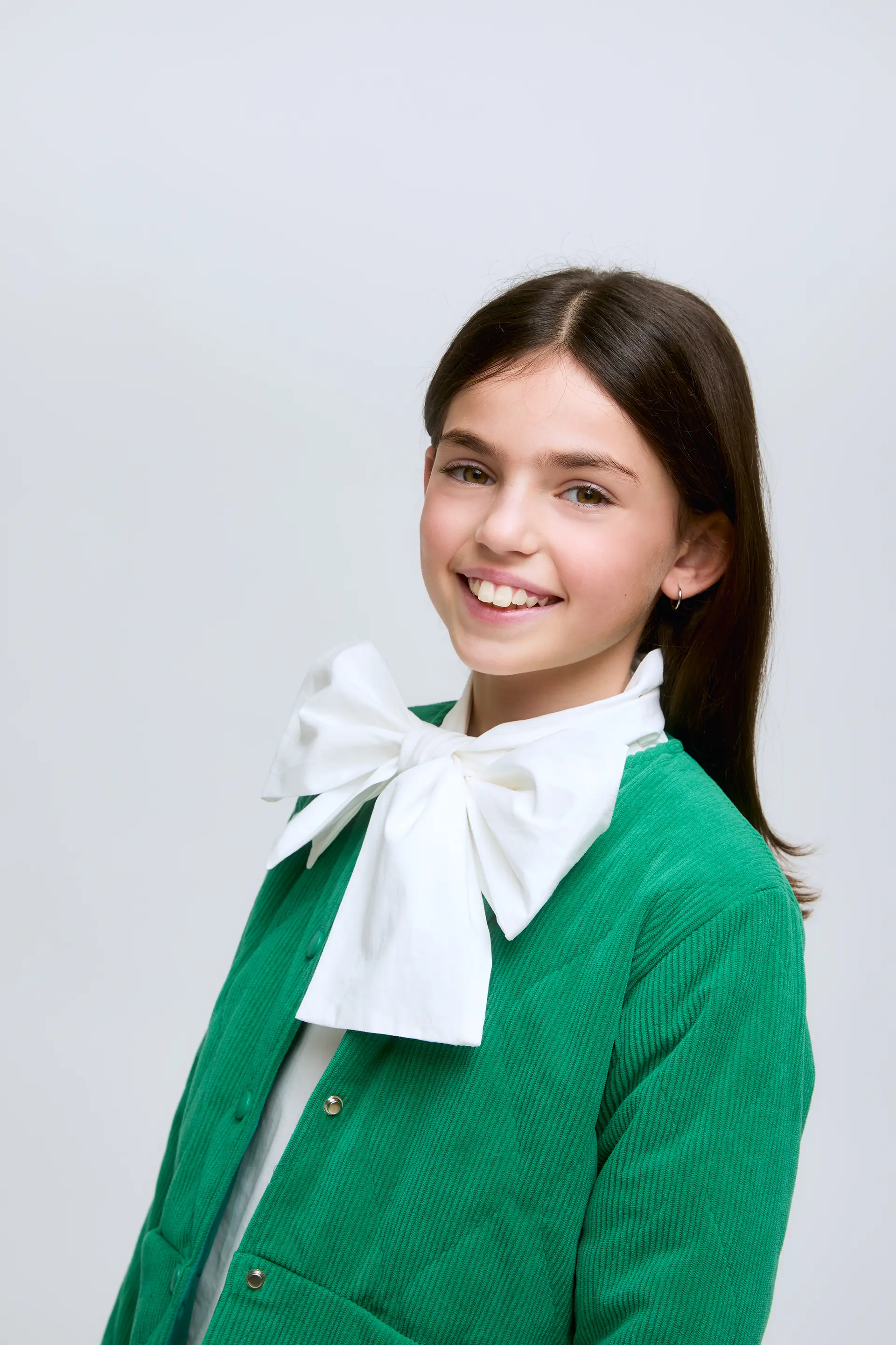 Camisa blanco de algodón con lazo al cuello - Image 3