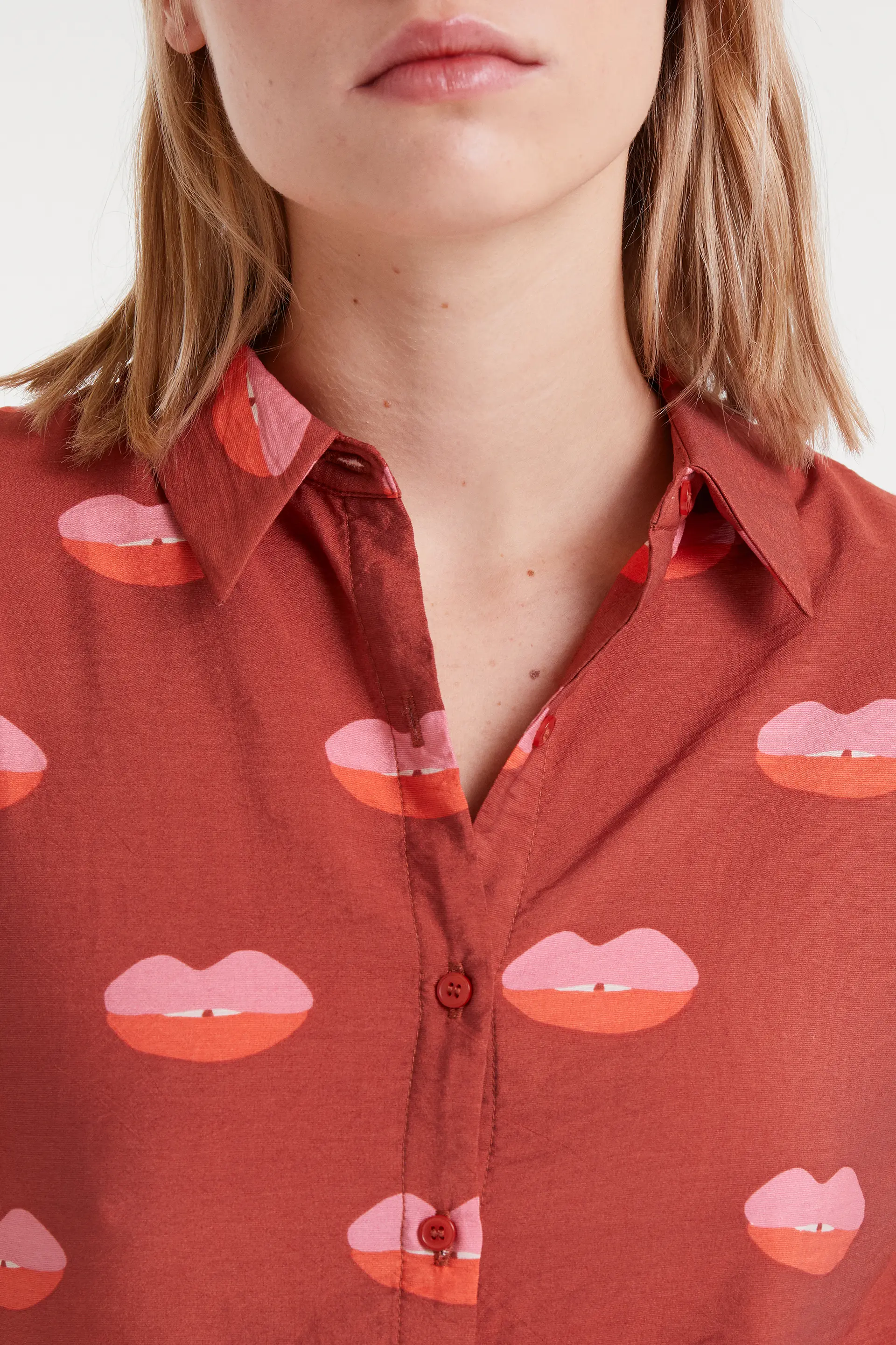 Camisa crepé ligero con estampado lips - Image 4