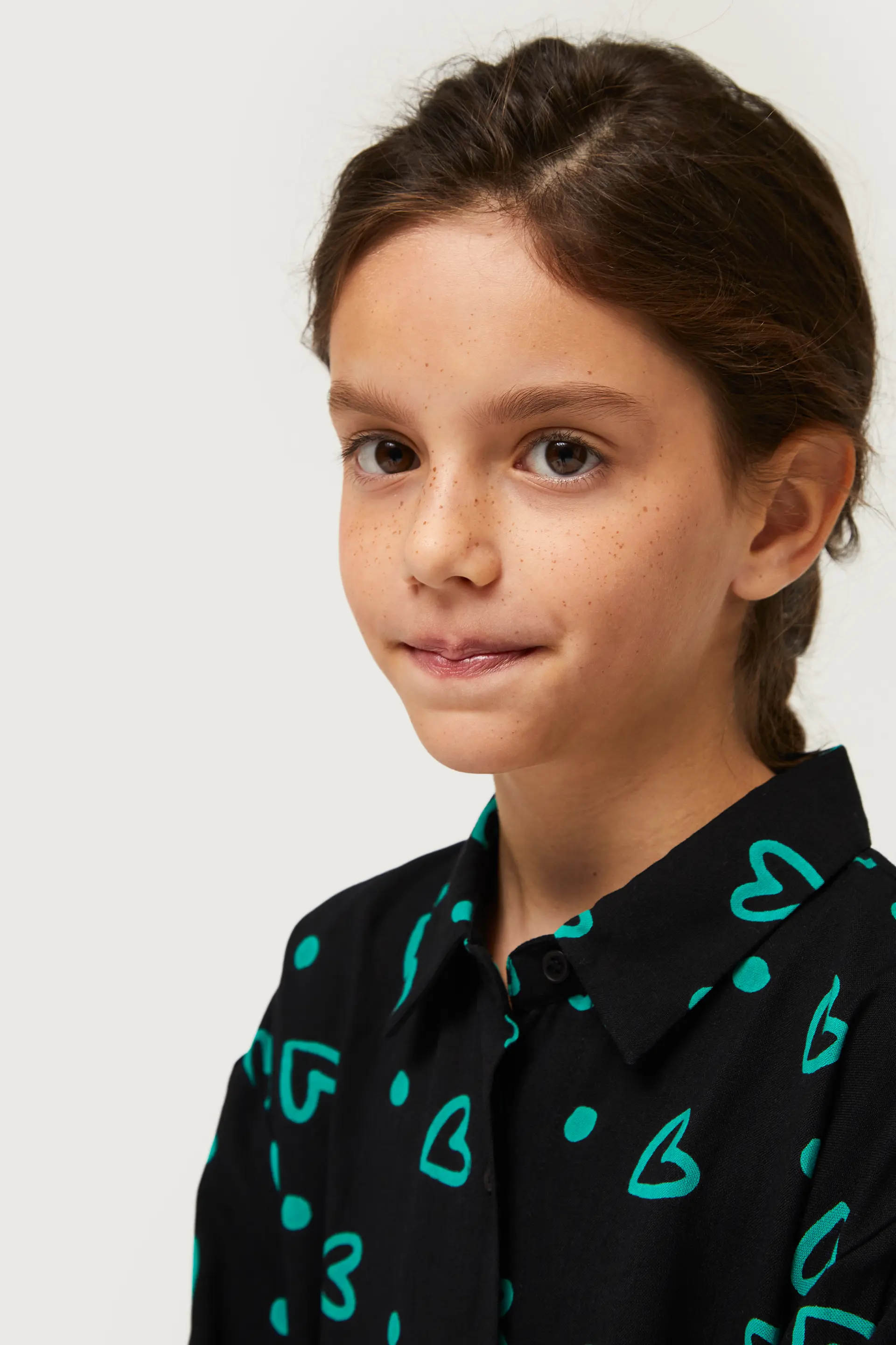 Camisa de niña estampado de corazones verdes - Image 3