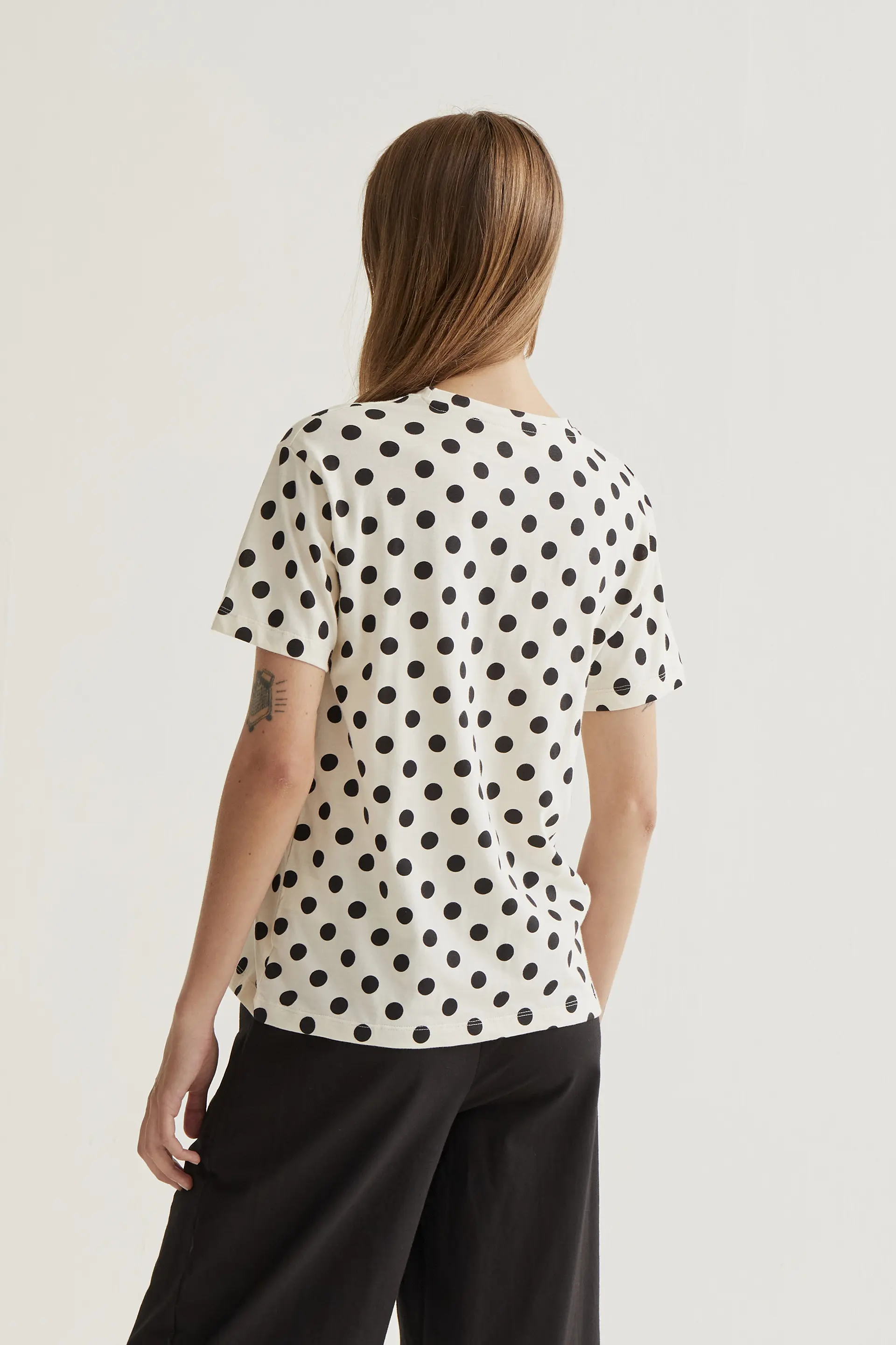 Camiseta con estamado Black Dots - Image 3