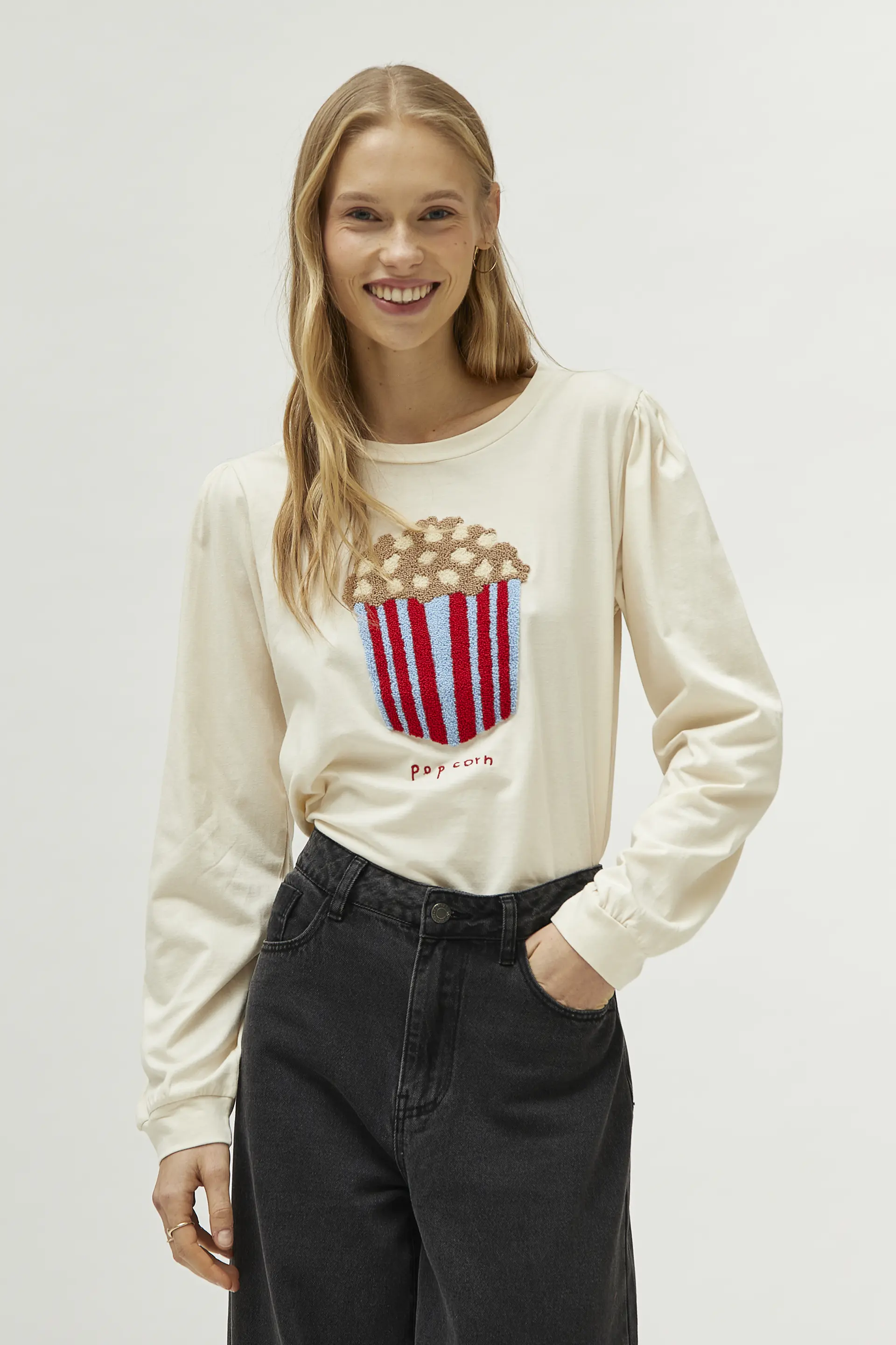 Camiseta con print de palomitas blanco crema - Image 3