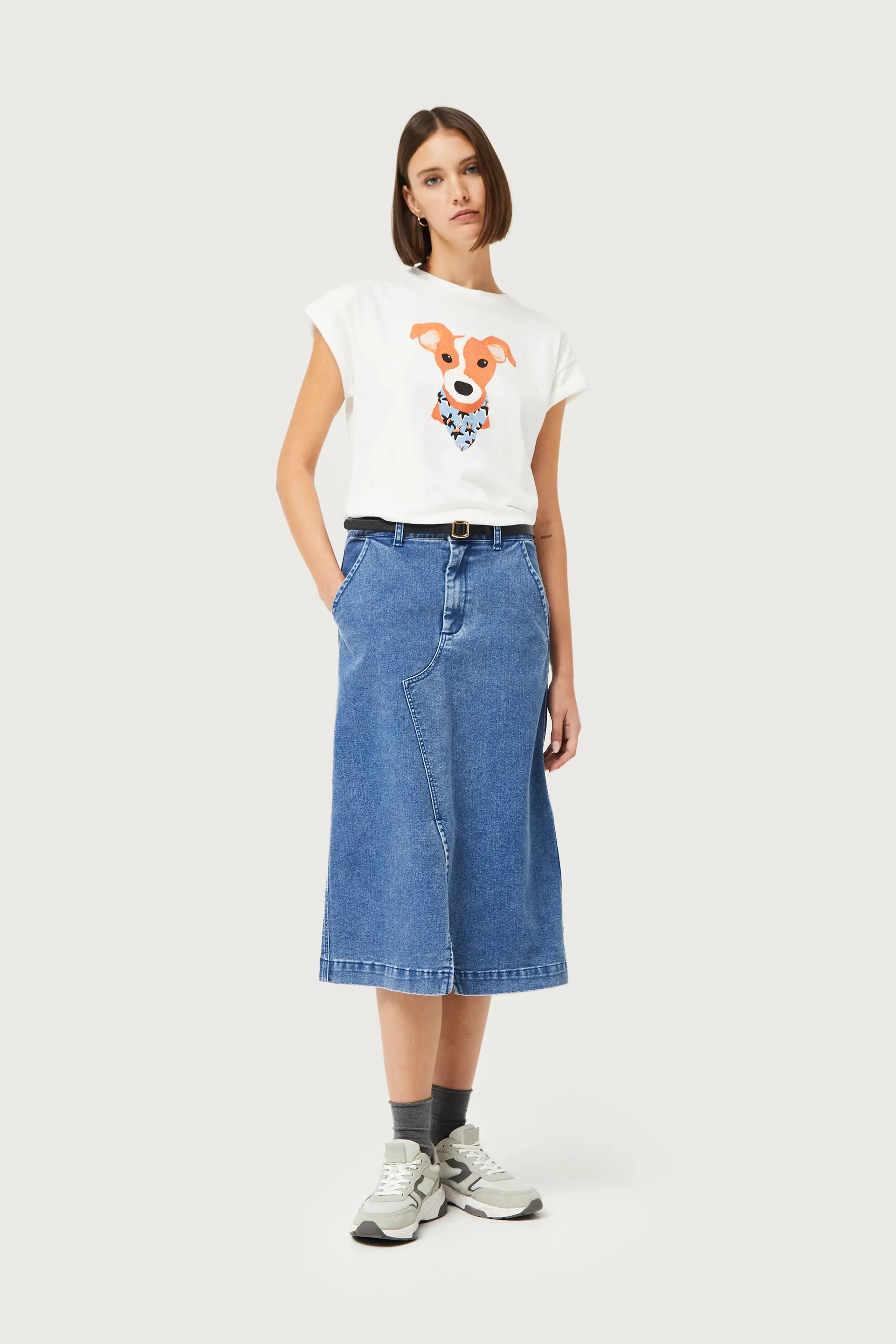 Camiseta con print de perro estampado floral Calatea azul
