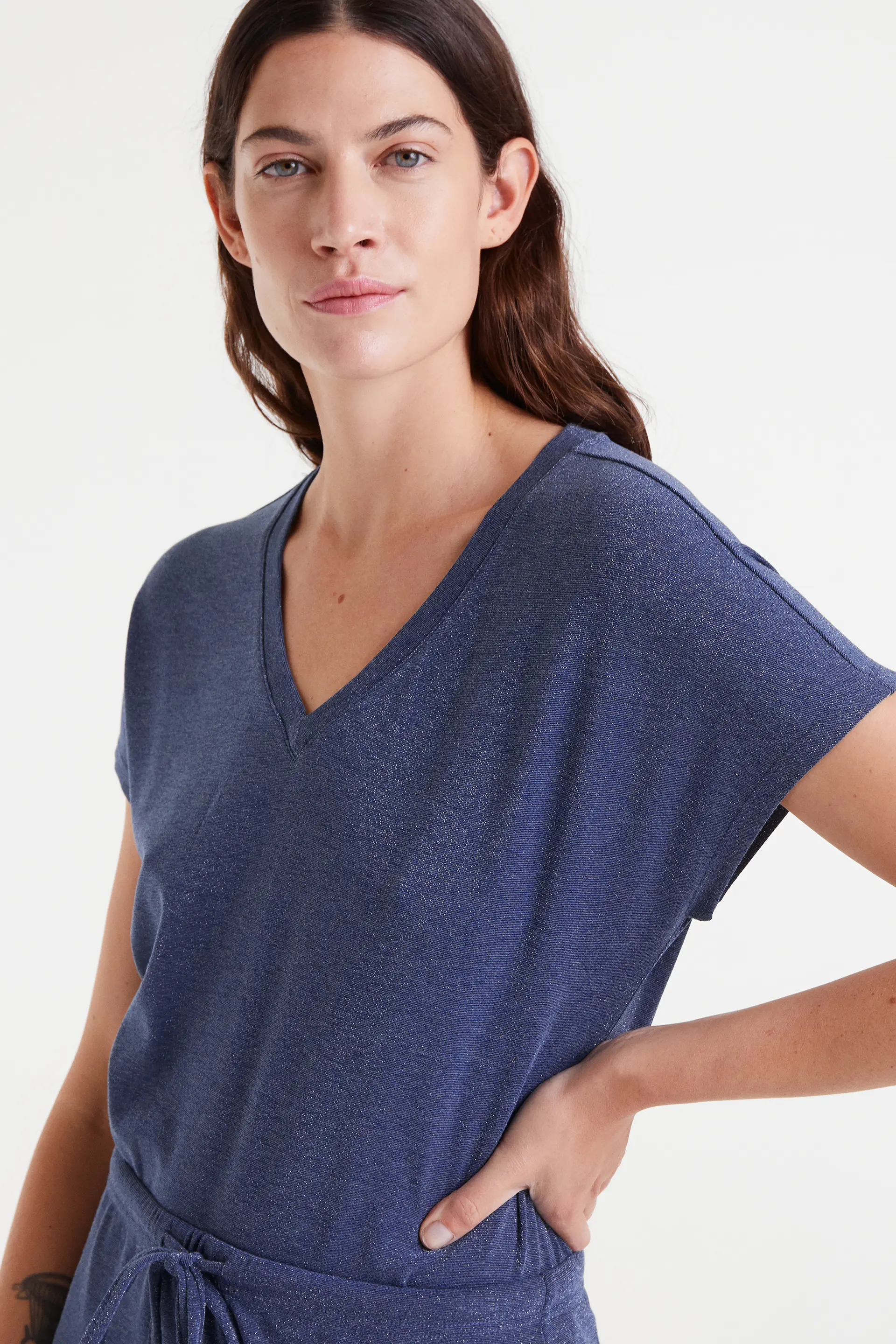 Camiseta cuello pico navy blue - Image 4