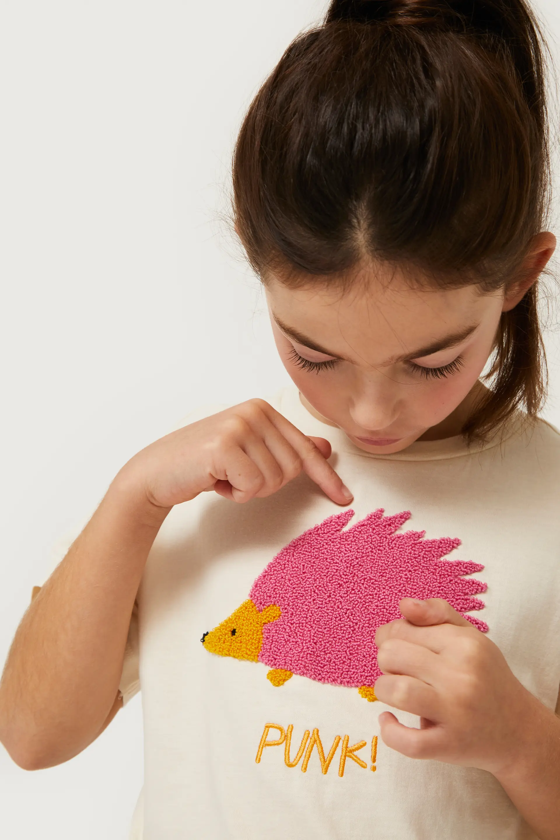 Camiseta de niña con print de erizo - Image 3