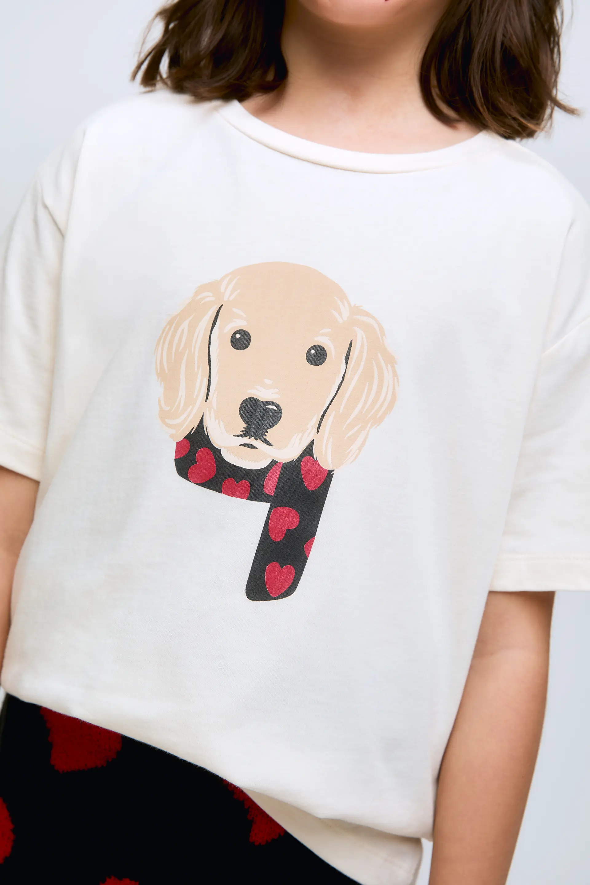 Camiseta de niña con diseño gráfico de perrito - Image 3