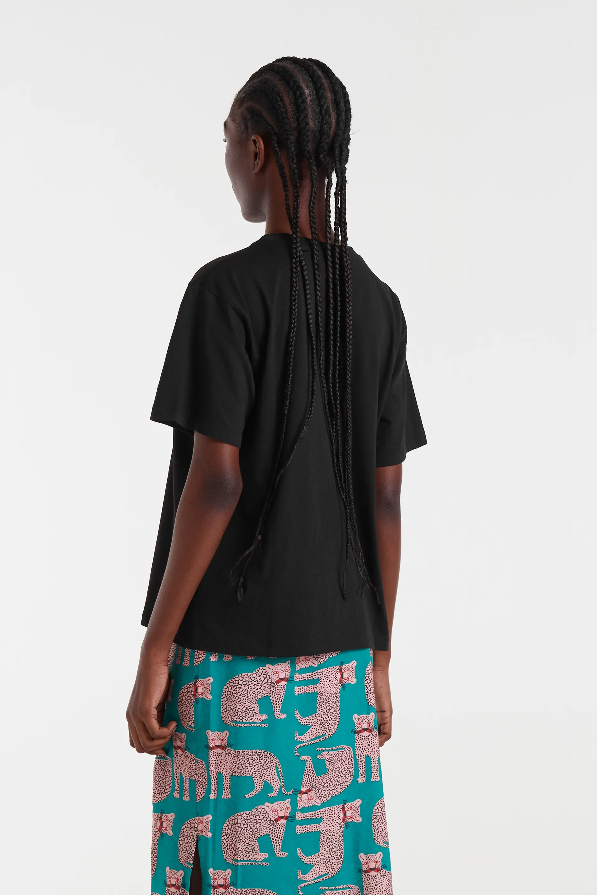 Camiseta negra 100% algodón con print de Leopardo - Image 3