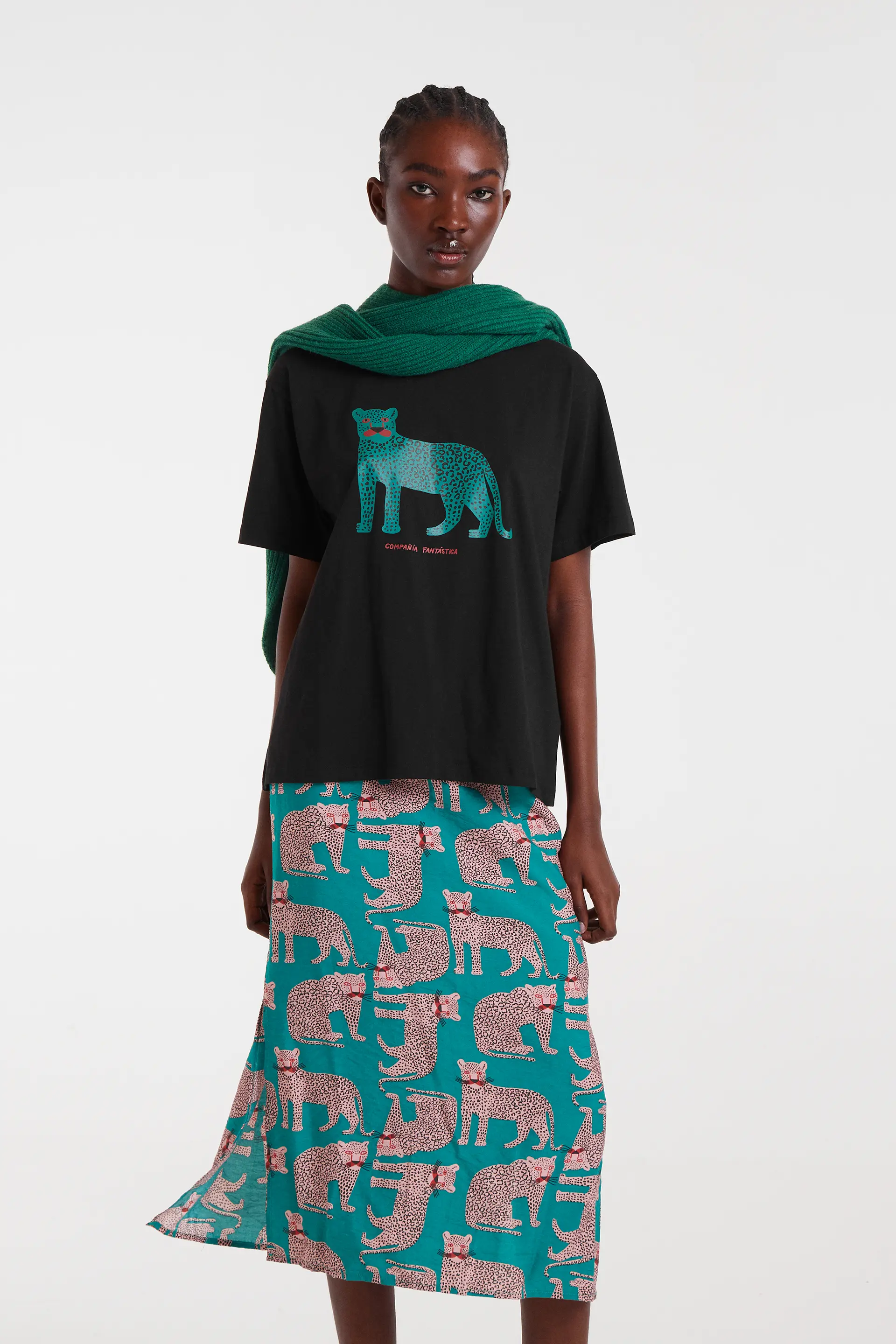 Camiseta negra 100% algodón con print de Leopardo - Image 6
