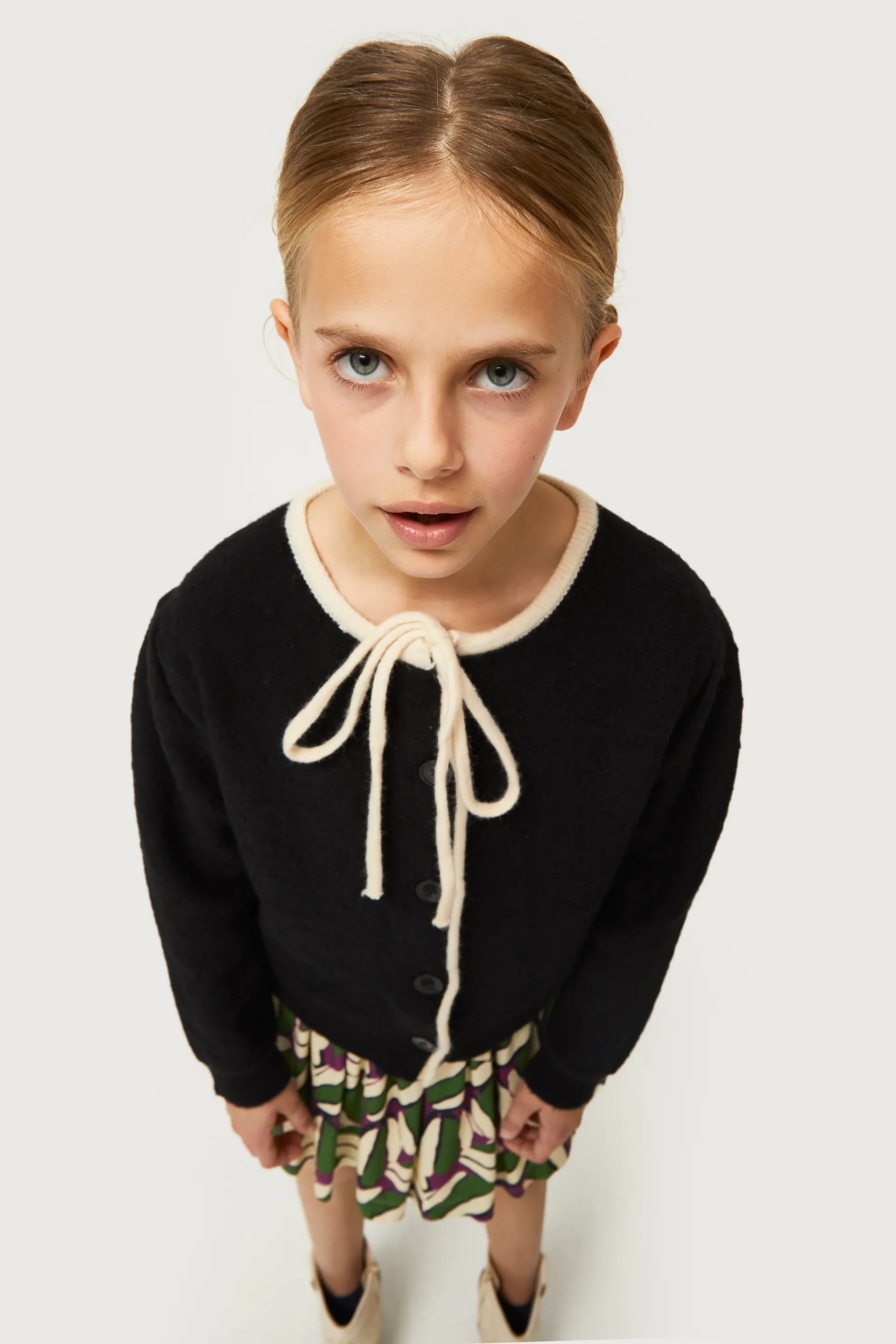 Cárdigan de niña con lazada negro - Image 3
