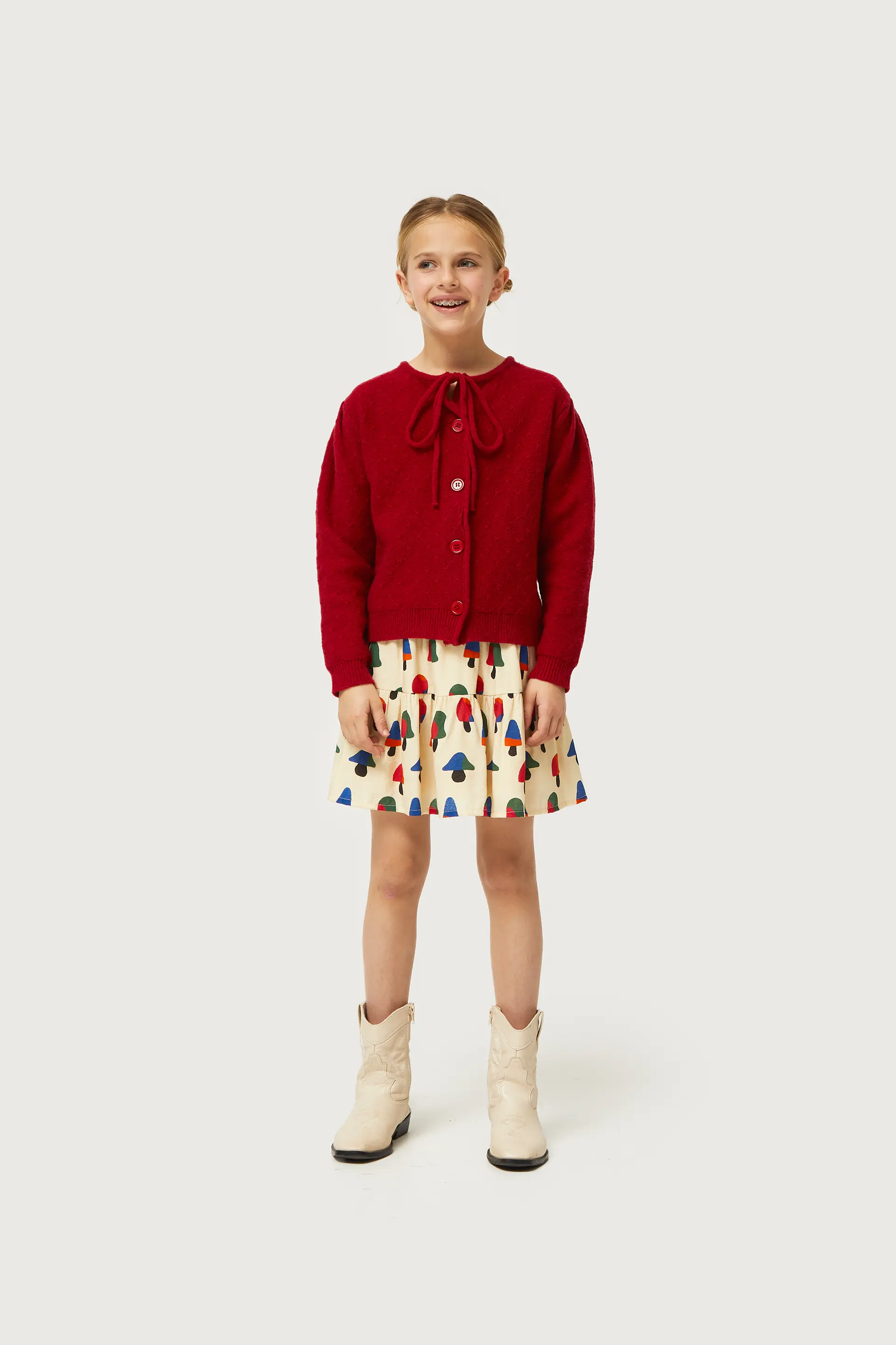 Cárdigan de niña con lazada rojo