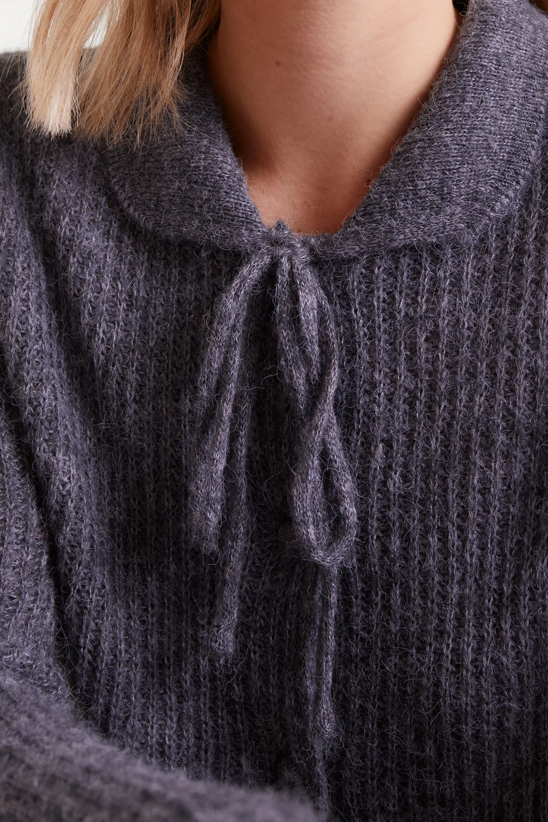 Cárdigan de punto con lazada gris - Image 4