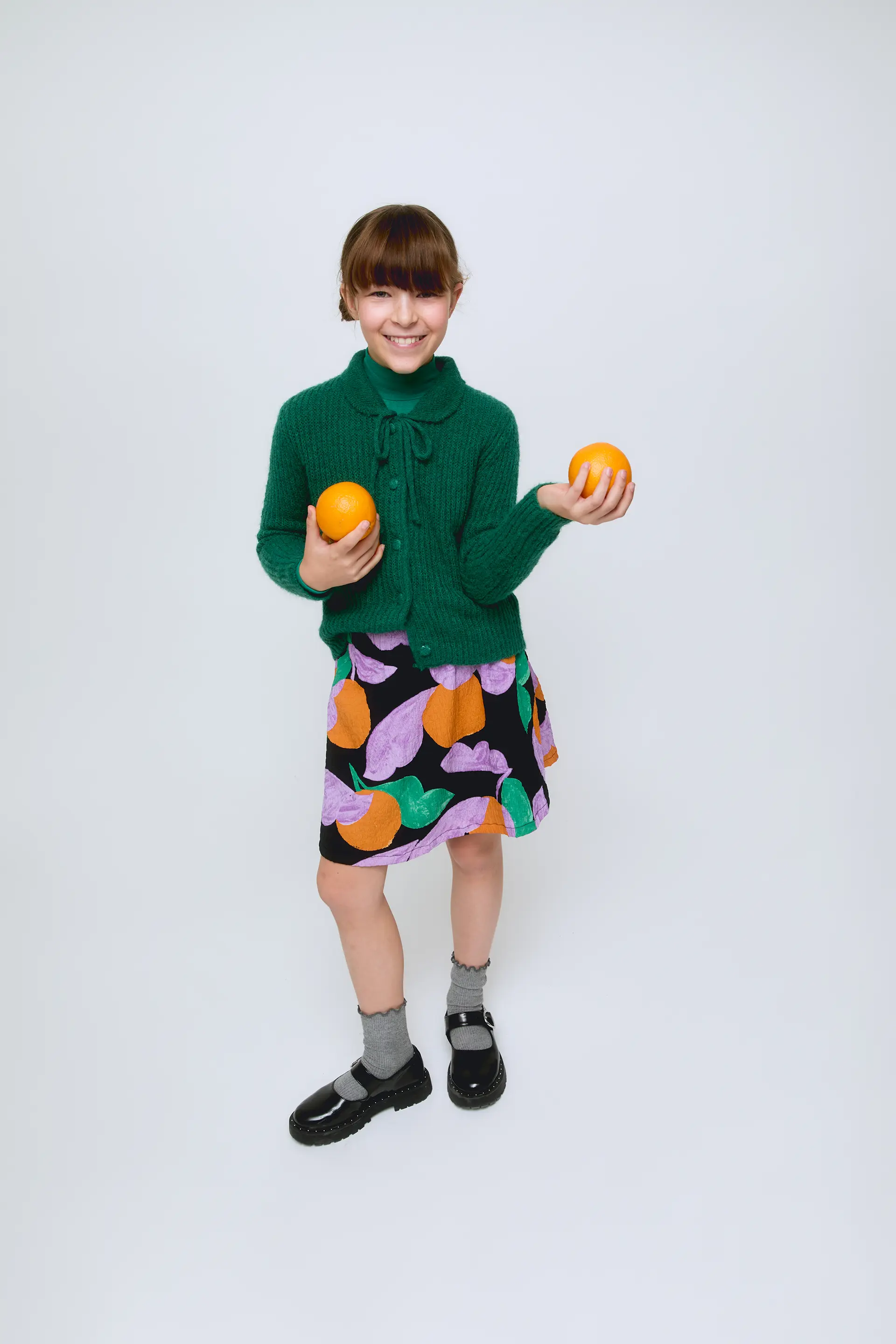 Falda corta de niña con estampado de frutas Apricot - Image 4