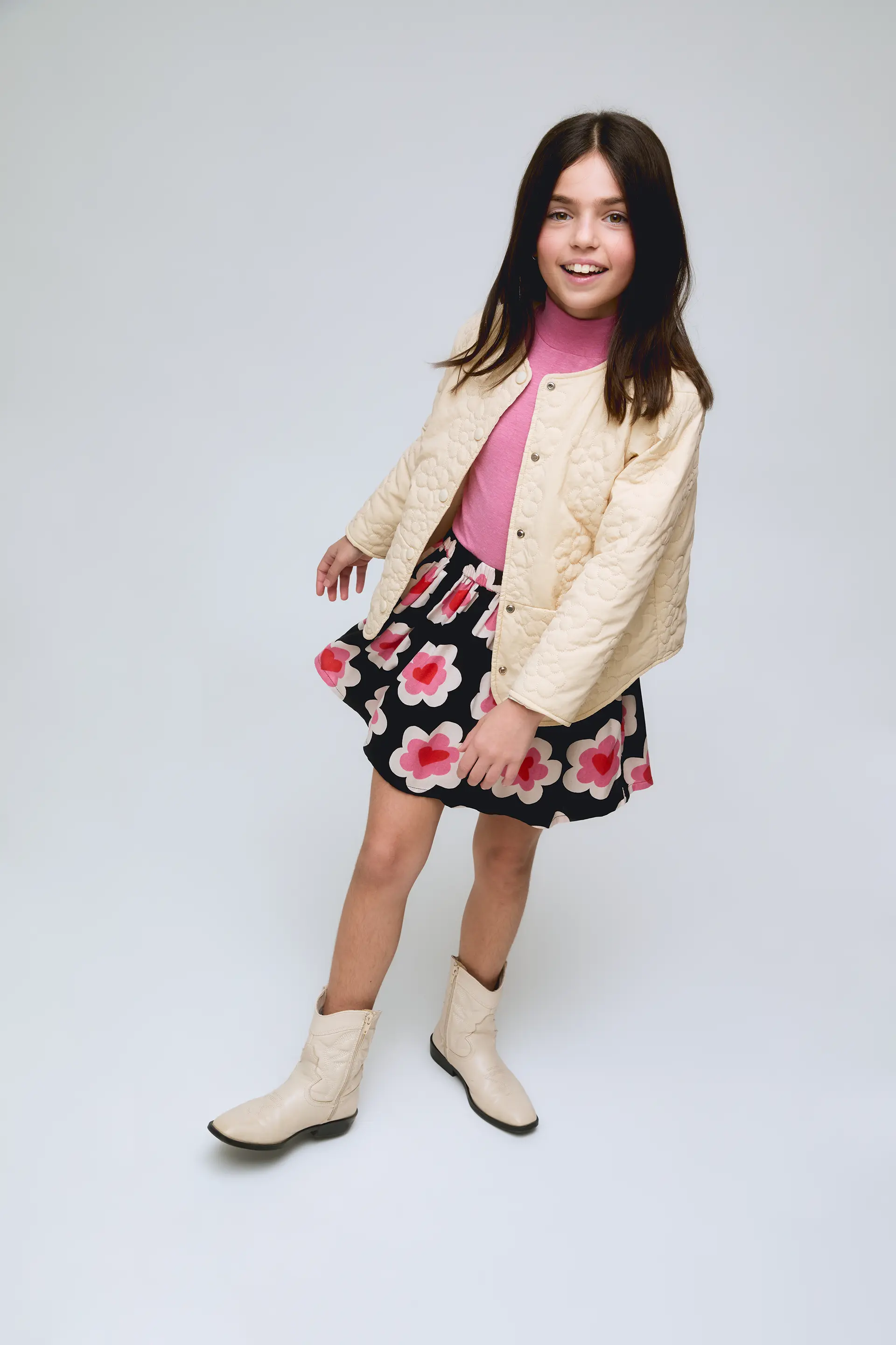 Falda corta de niña con estampado Sweetheart y cintura elástica fruncida. - Image 4