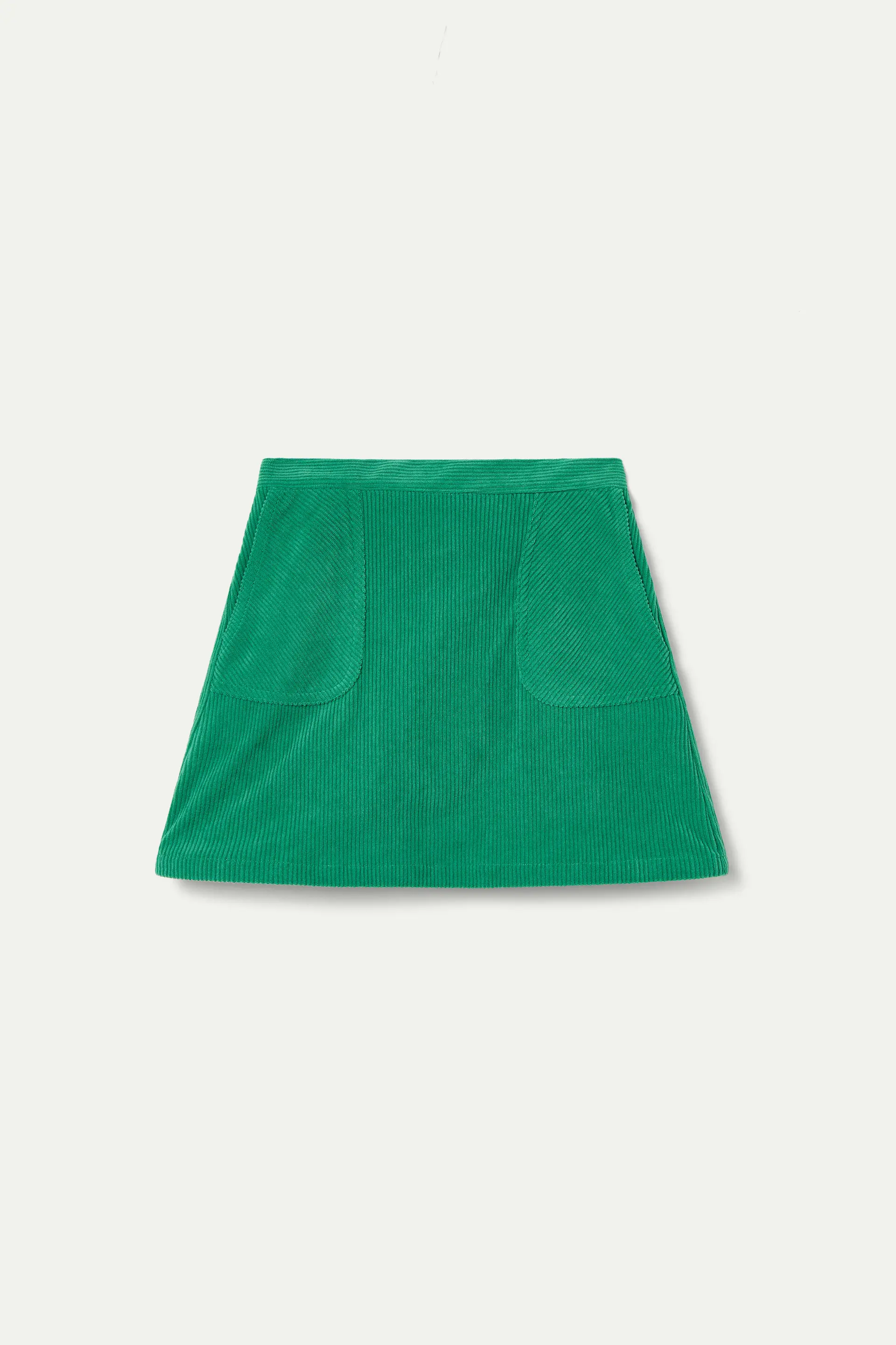 Falda corta de pana verde con bolsillos delanteros - Image 2