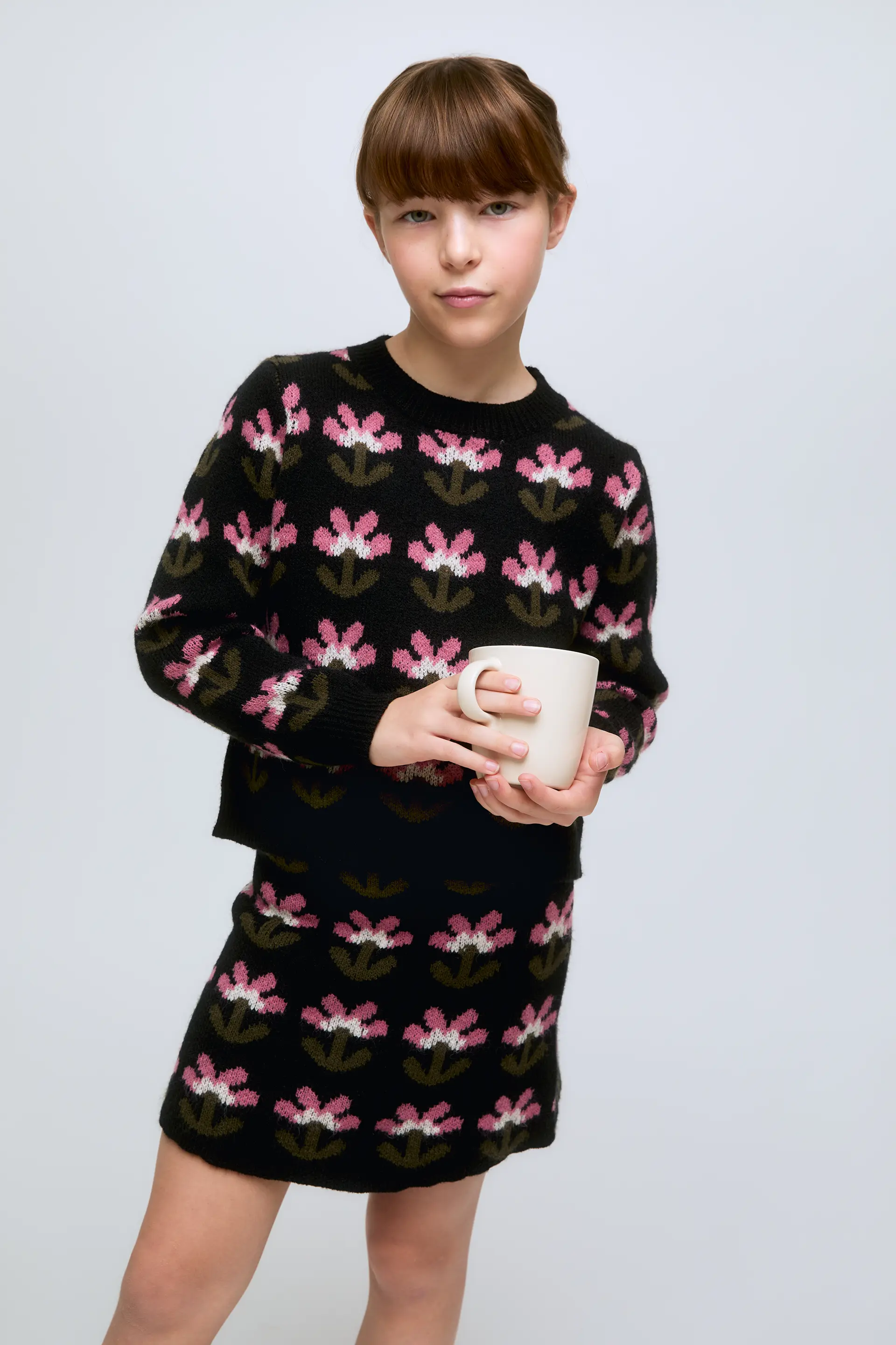 Falda de punto negra con flores Baoushka. - Image 4