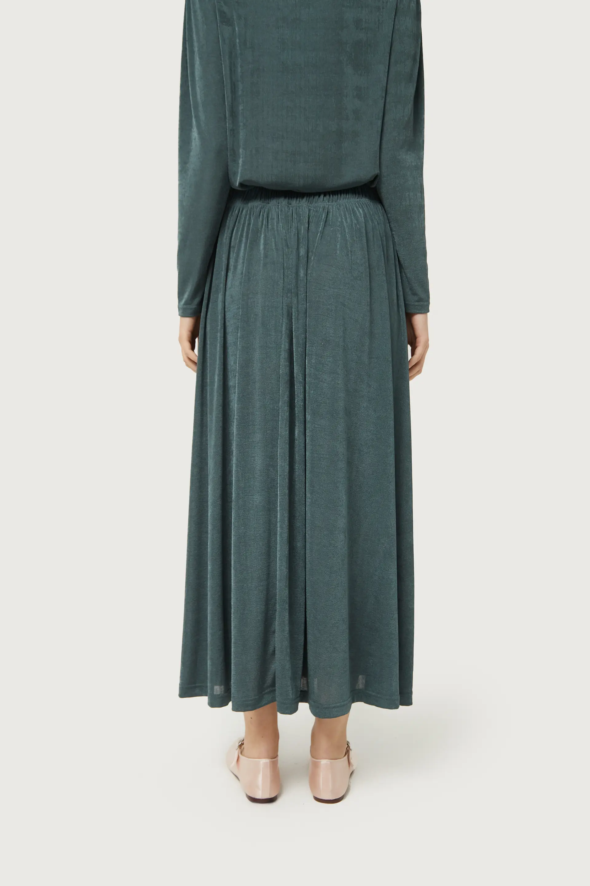 Falda midi acabado brillante gris - Image 5