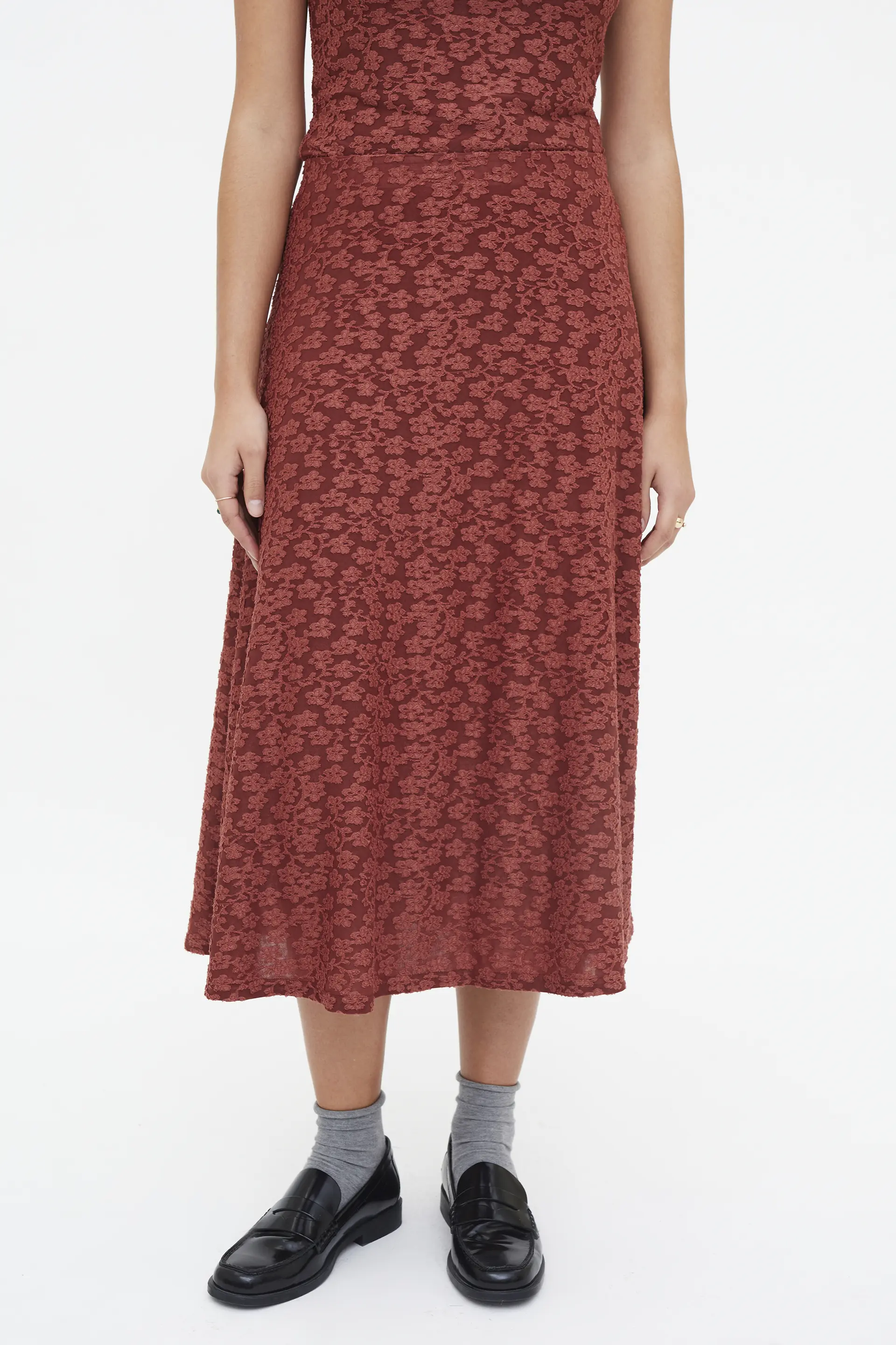 Falda midi con encaje floral marrón