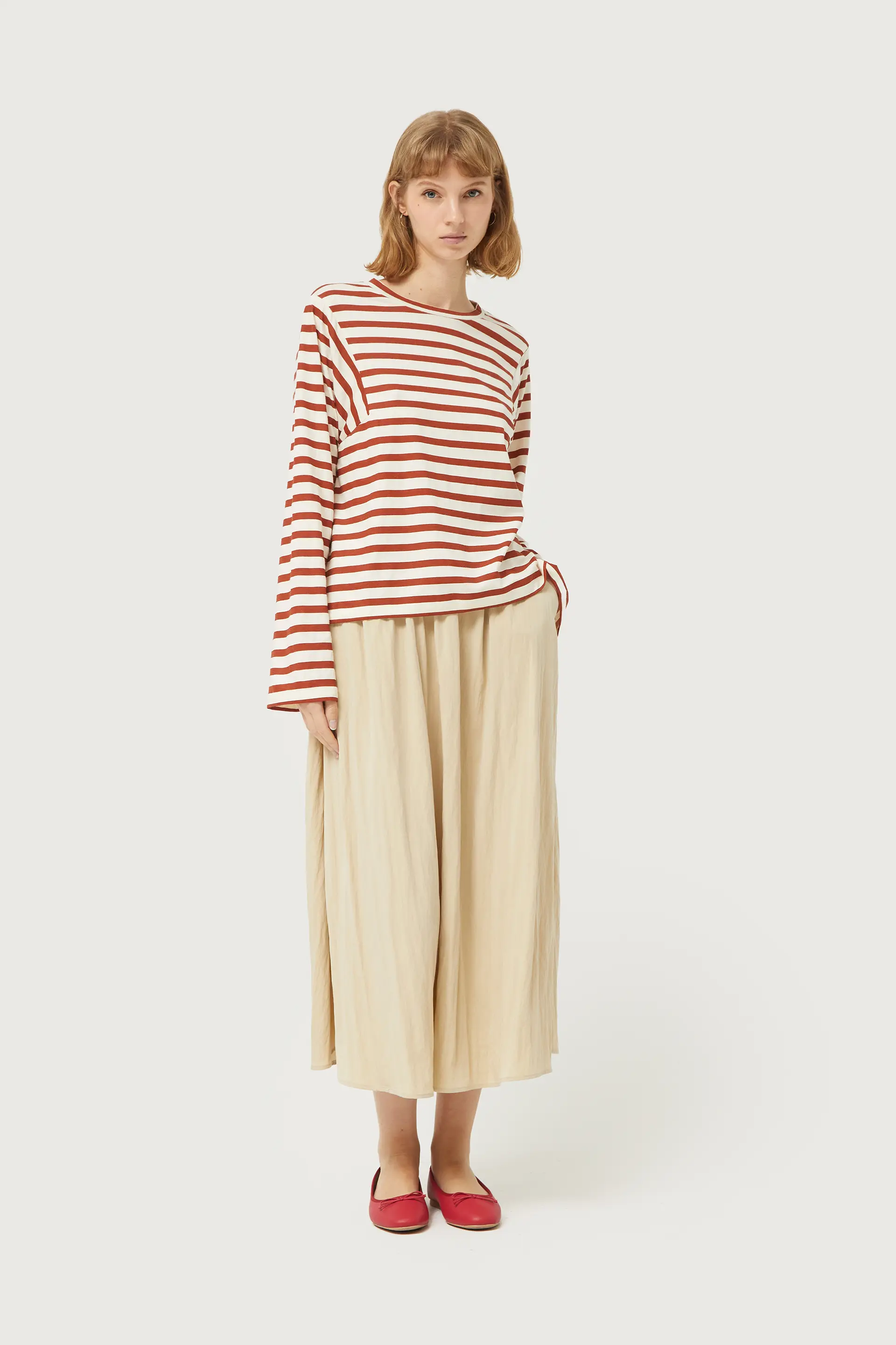 Falda midi en tejido técnico beige - Image 4