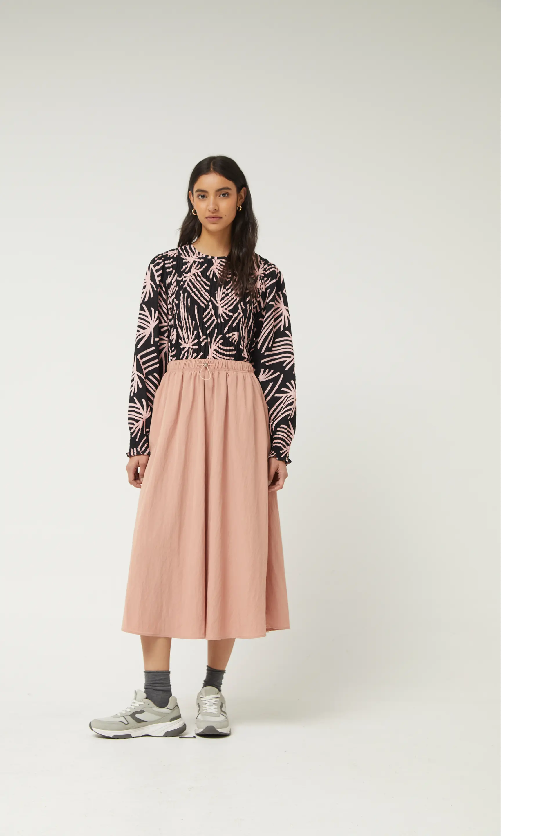 Falda midi en tejido técnico rosa - Image 3