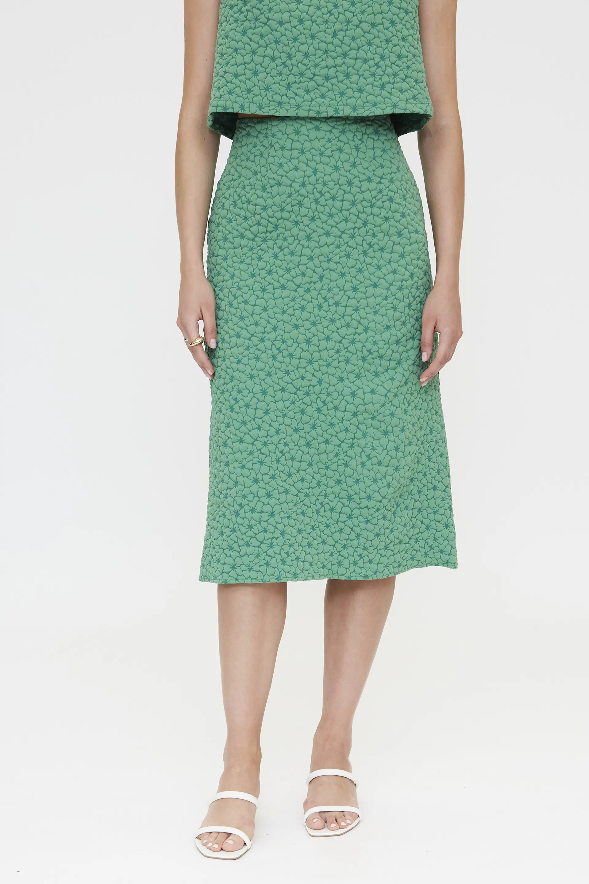 Falda midi verde con textura floral