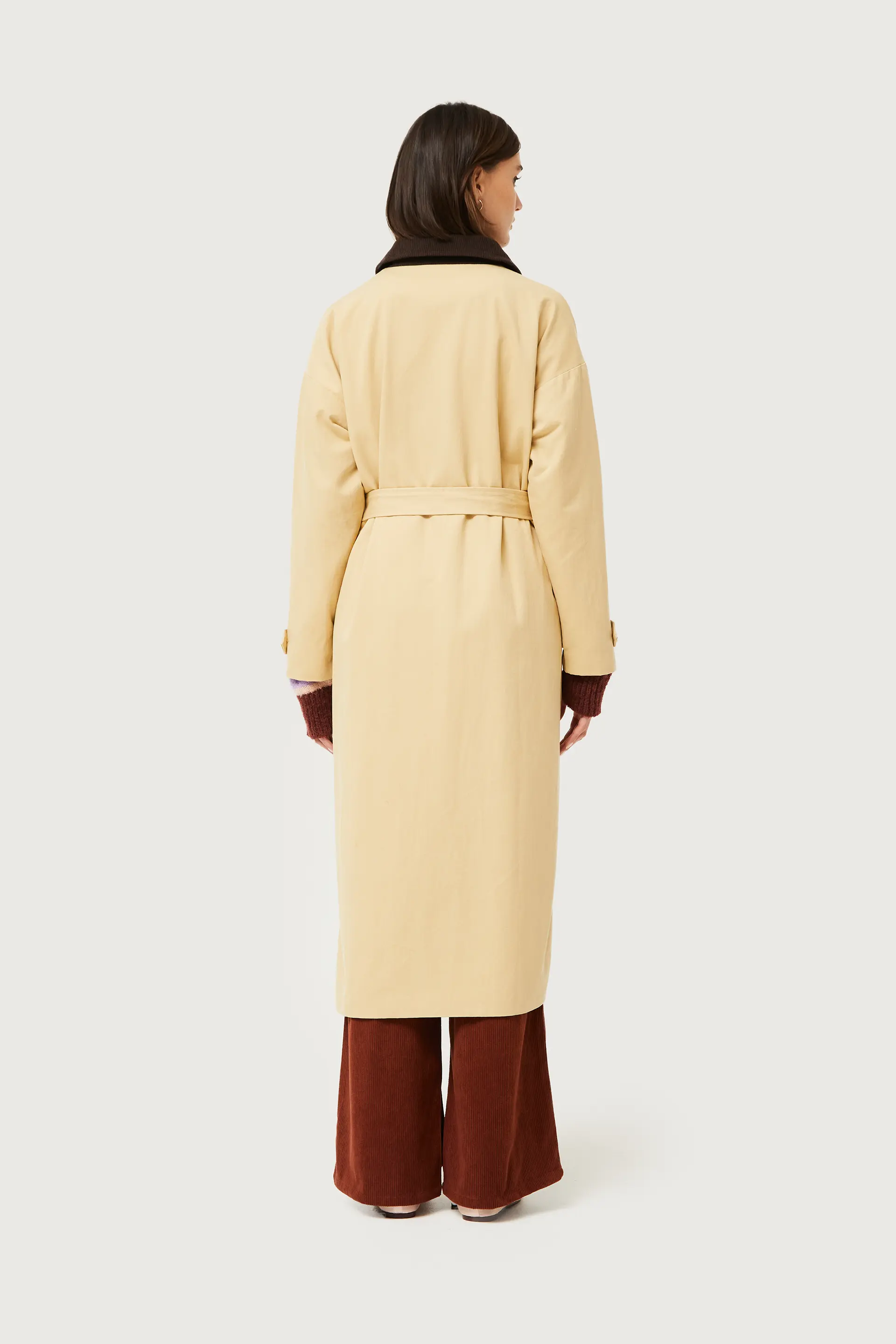 Gabardina con cuello de pana beige - Image 6