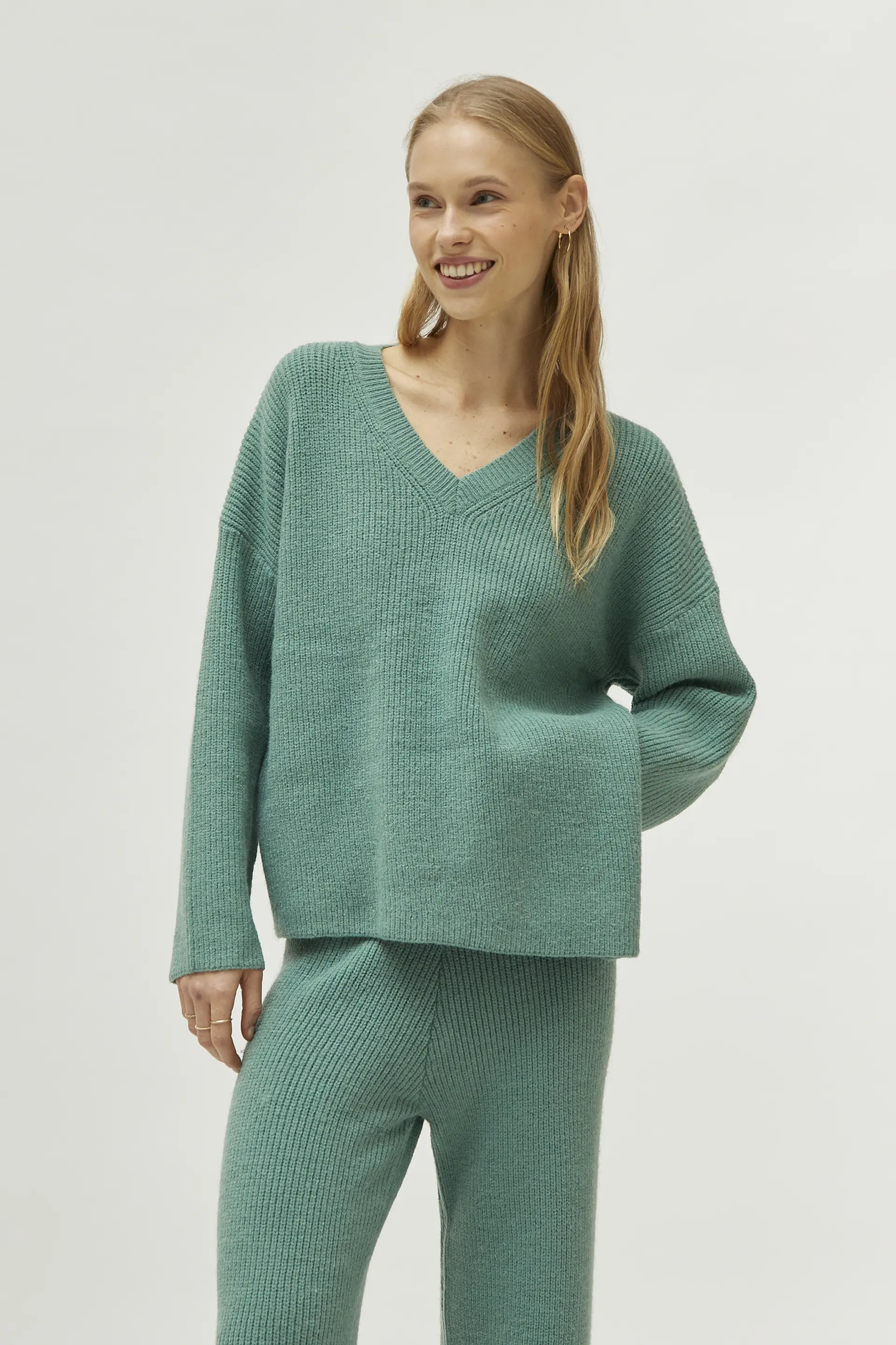 Jersey cuello pico verde - Image 3