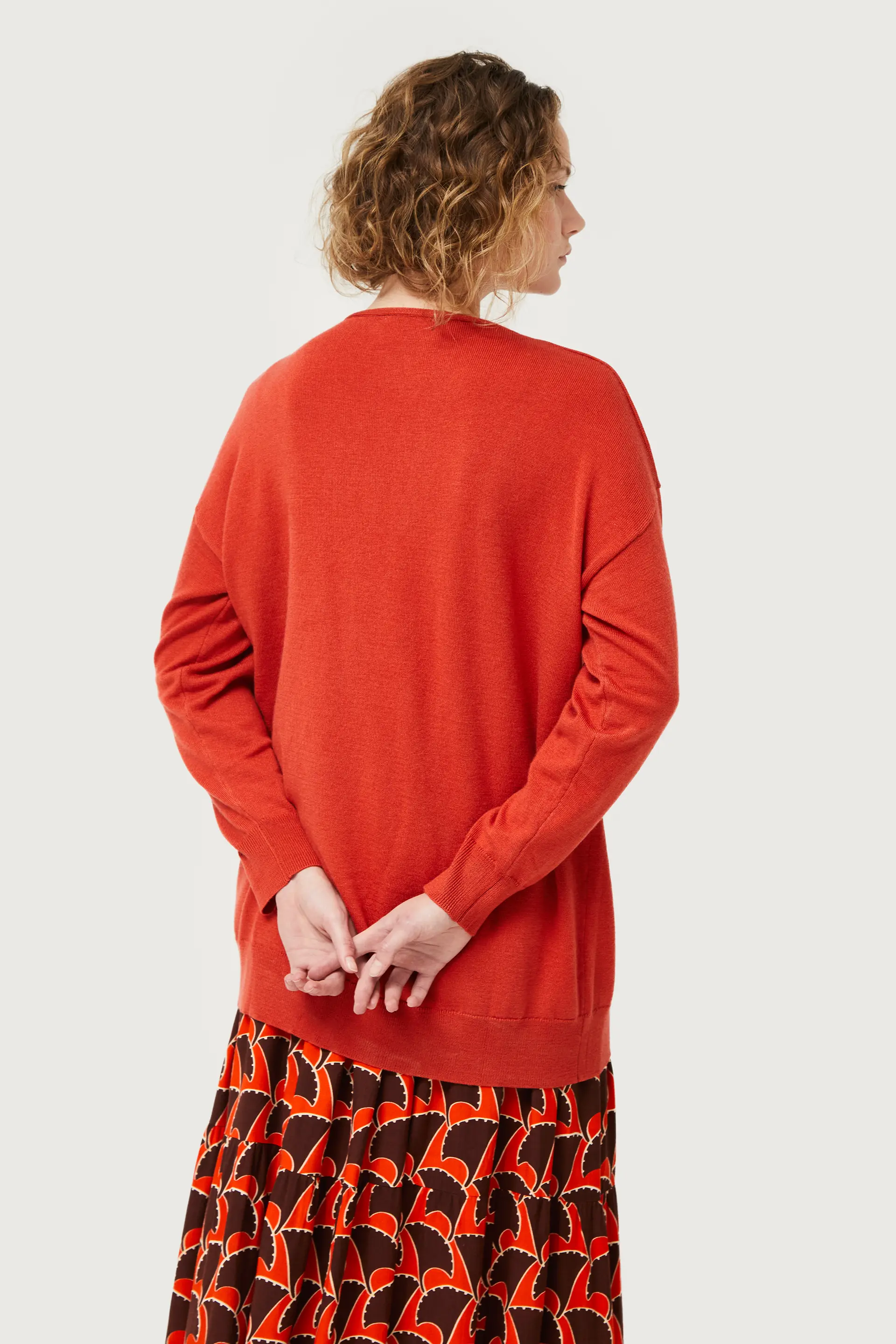 Jersey de punto con cuello pico naranja - Image 5