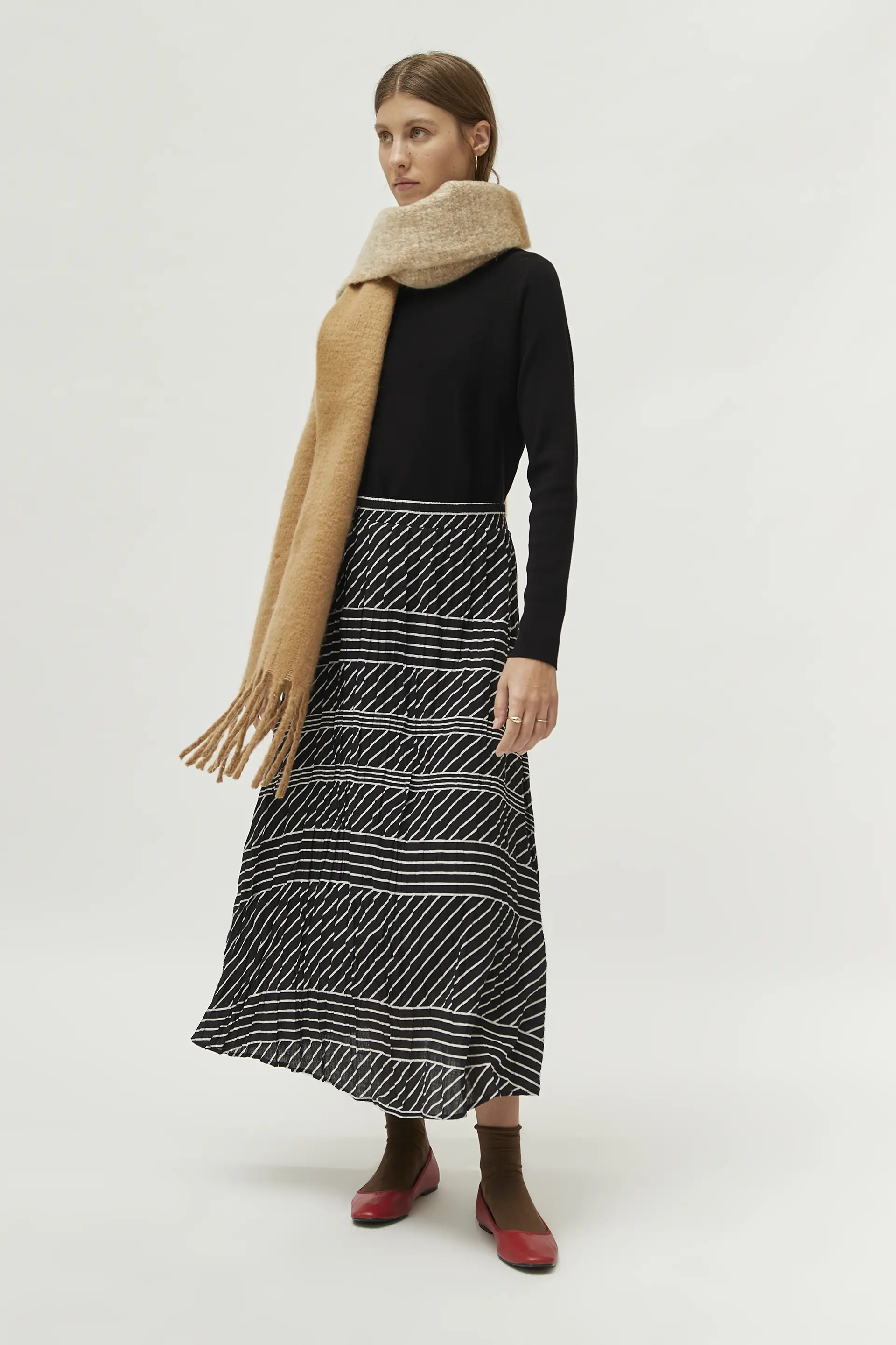 Jersey evasé cuello mock negro - Image 5