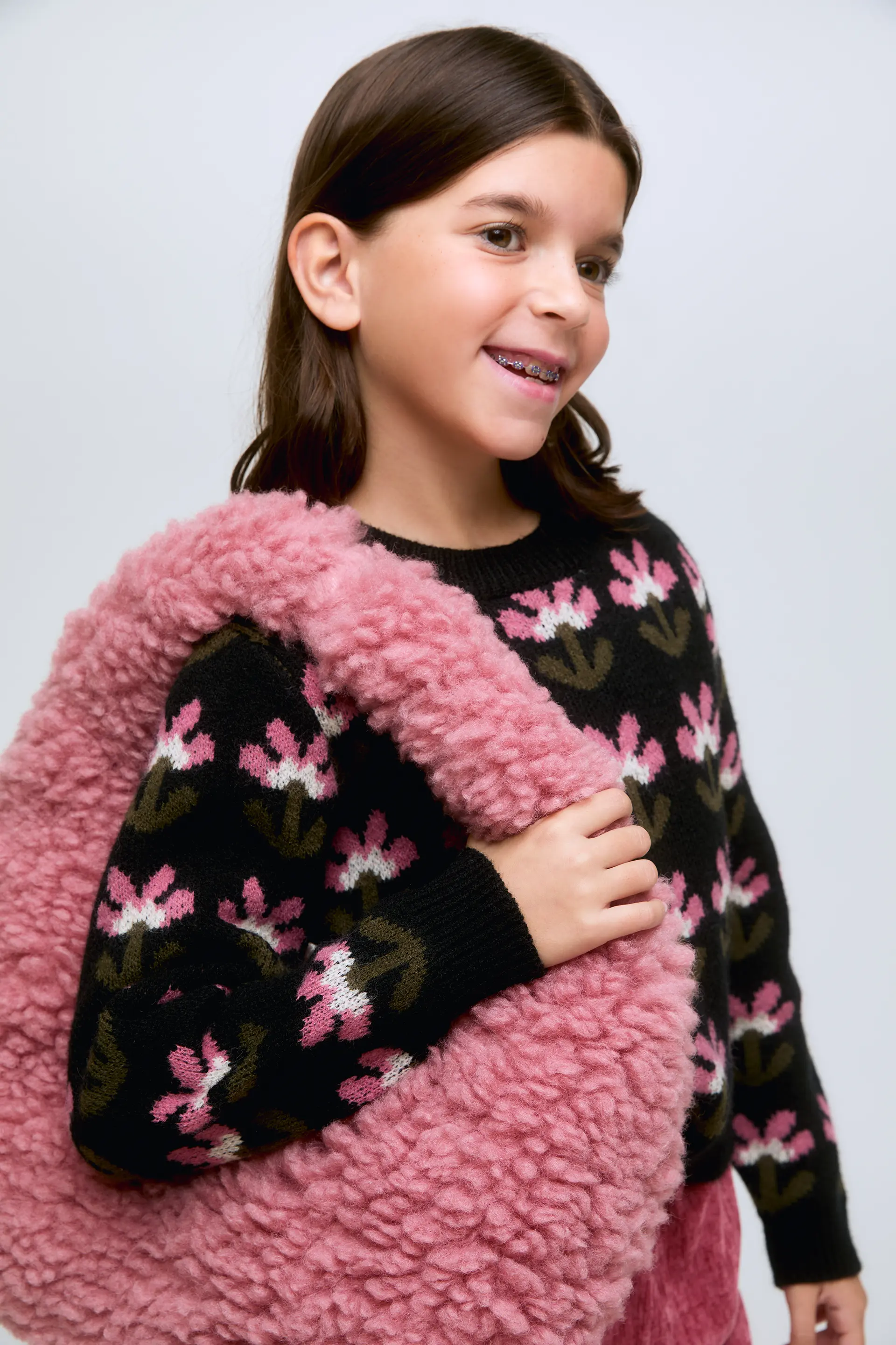 Jersey negro de niña con estampado de flores Baboushka - Image 4