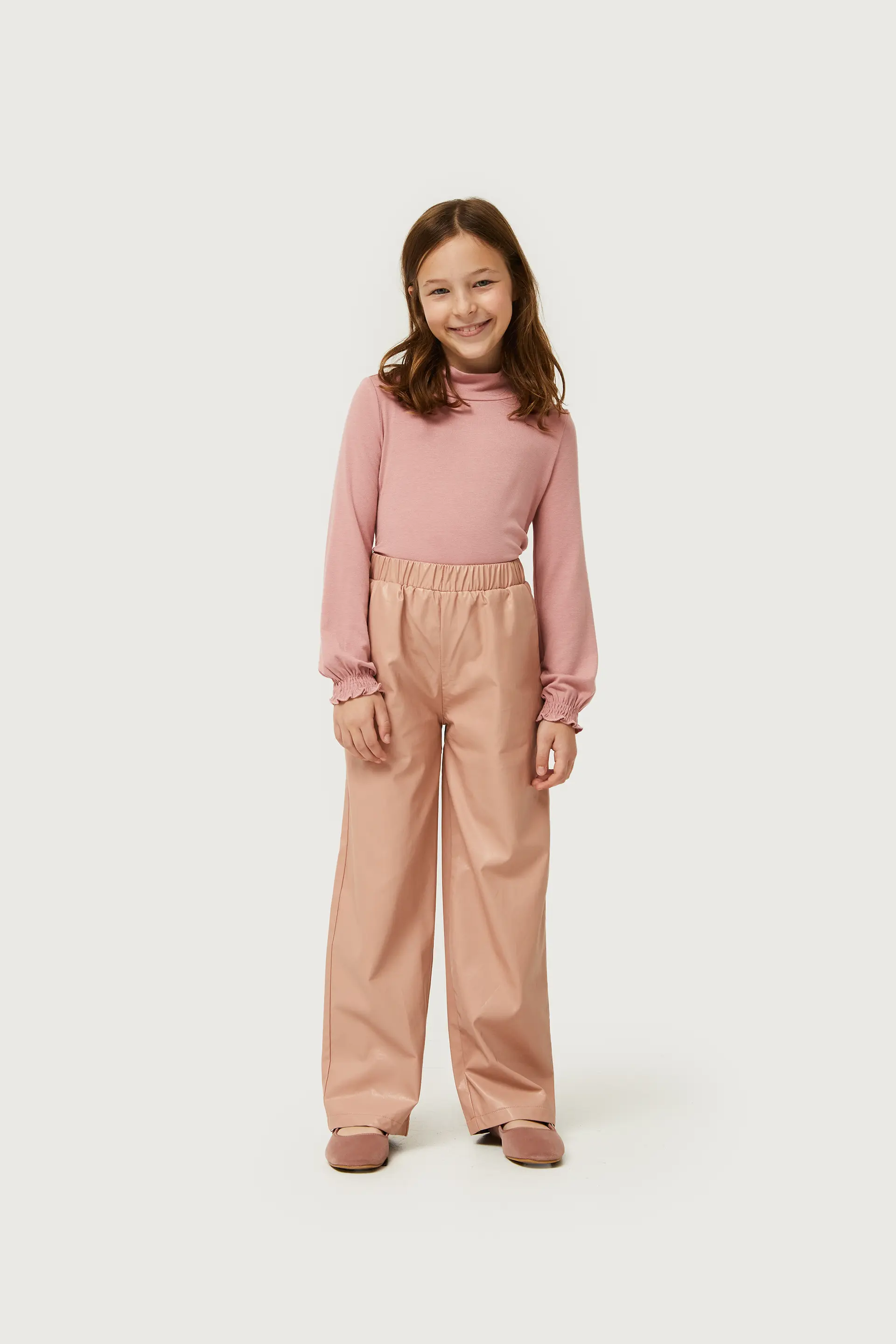 Pantalón de niña de piel sintética beige