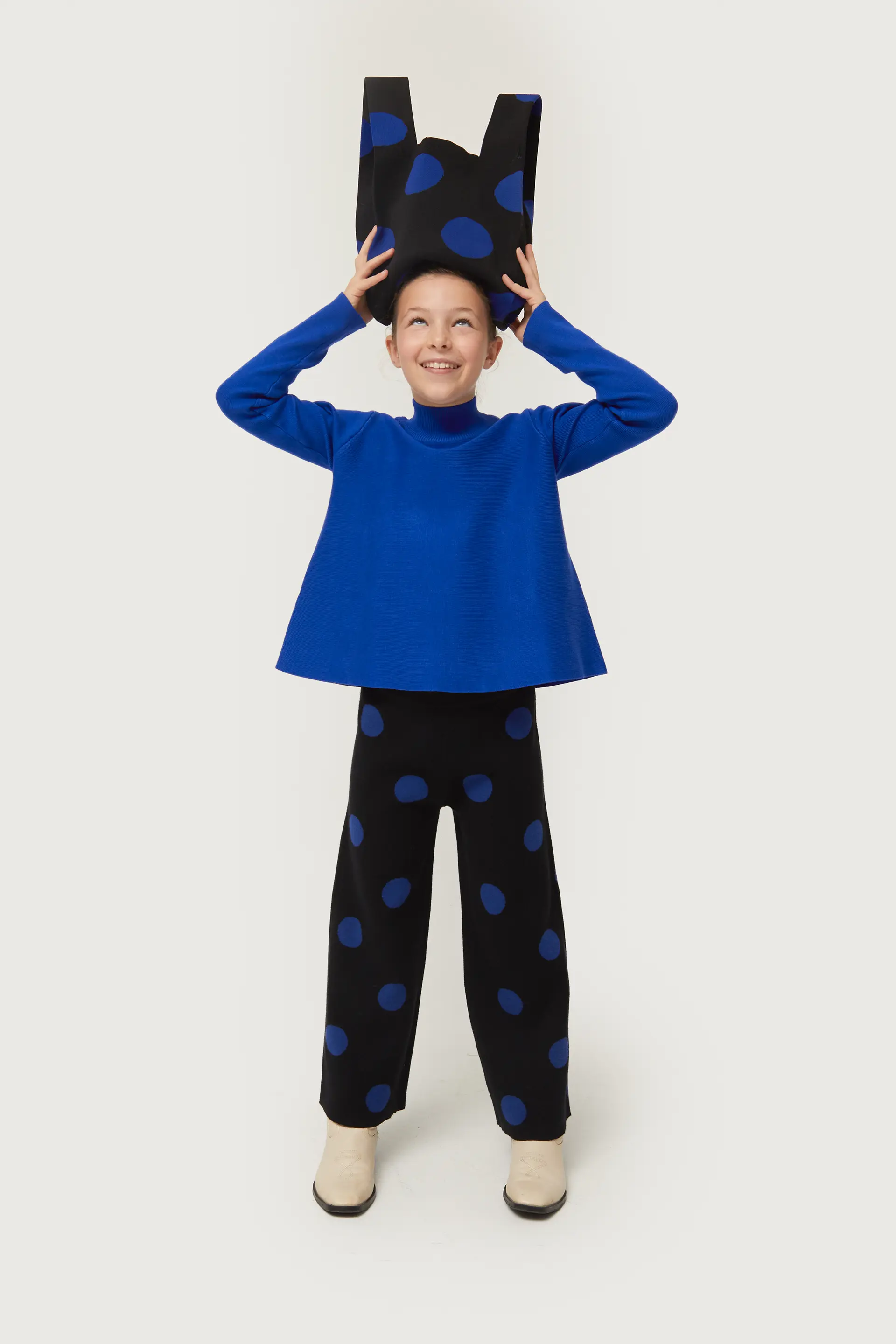 Pantalón de niña de punto jacquard estampado de lunares azules - Image 4