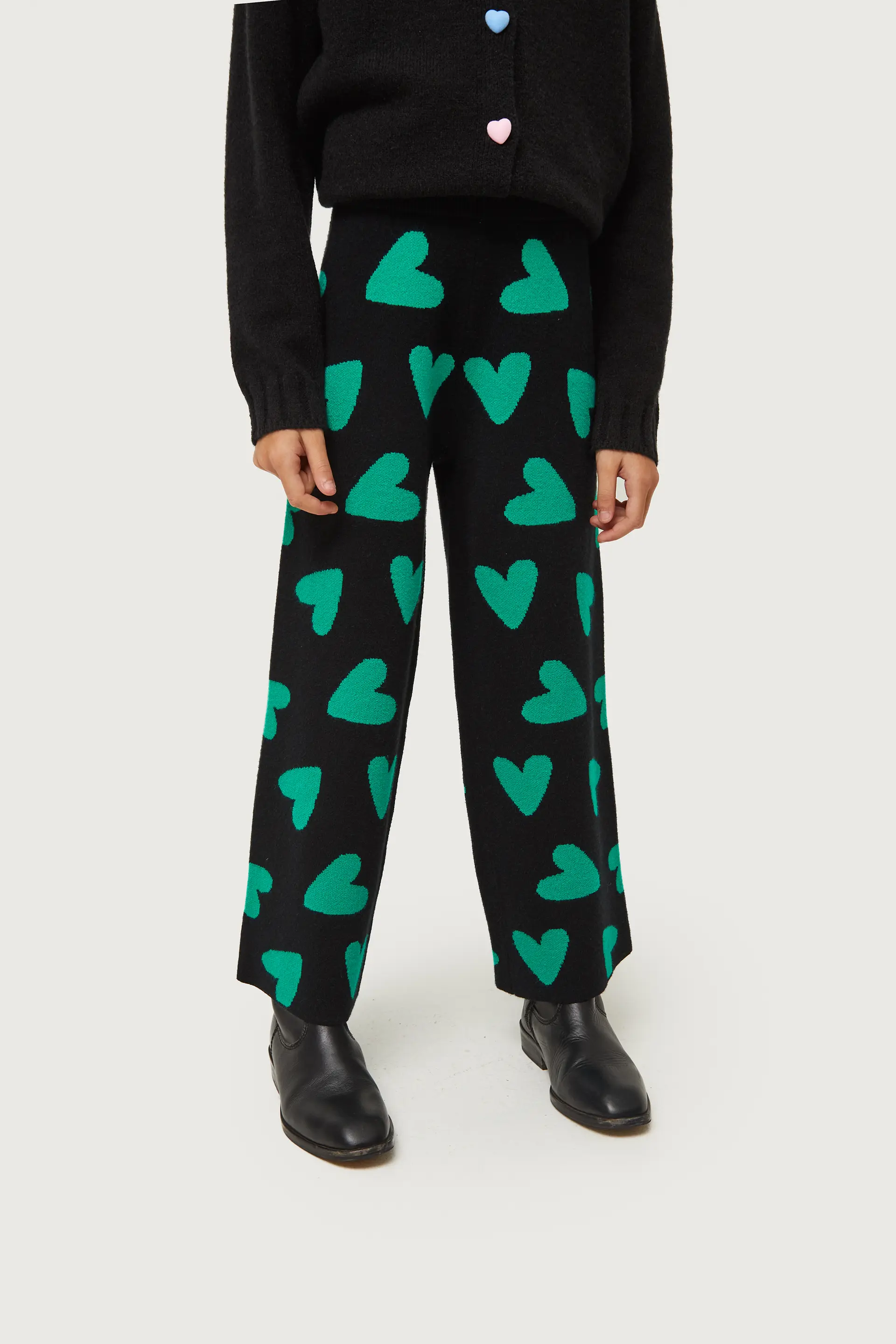 Pantalón de niña punto estampado de corazones negro - Image 3