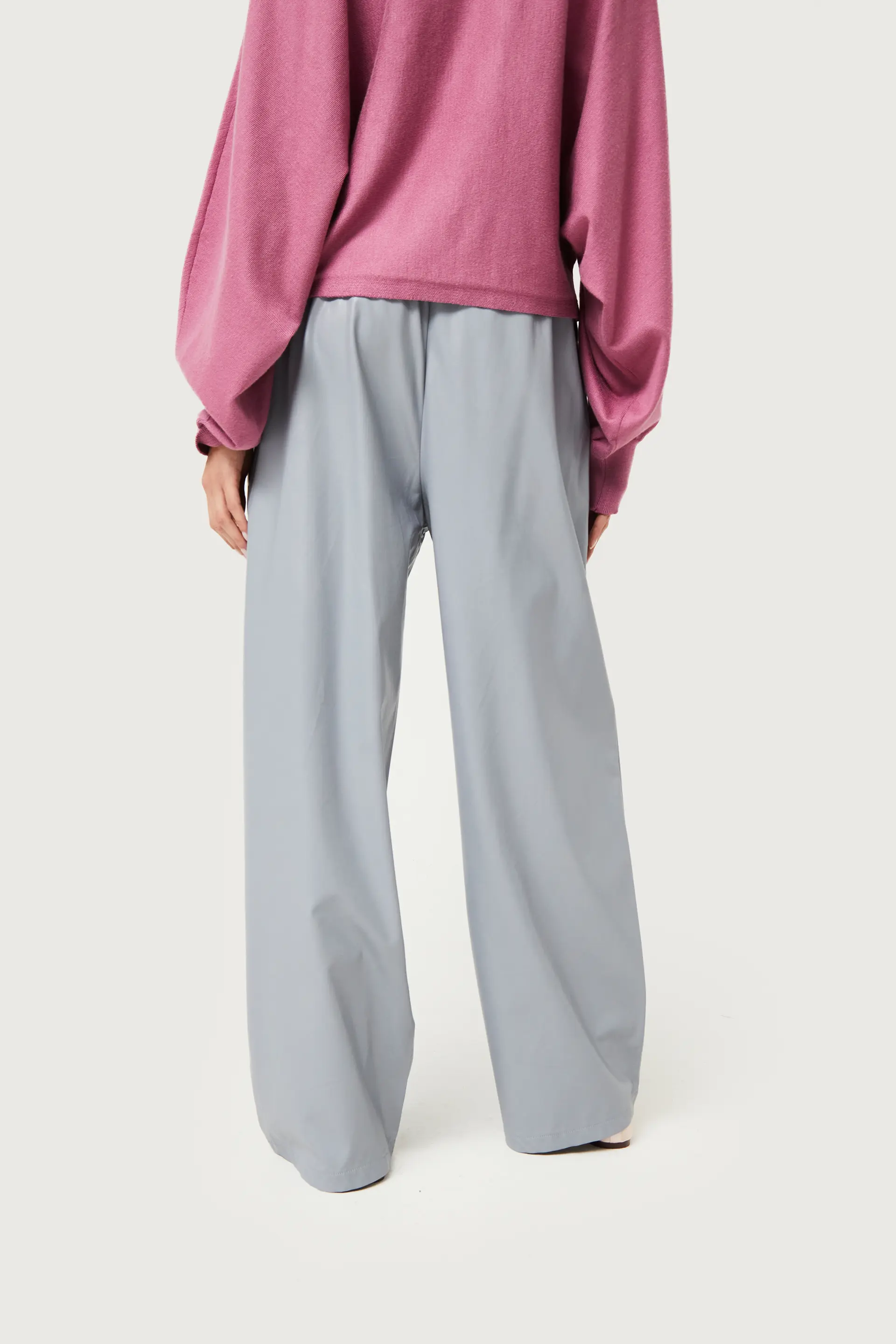 Pantalón de piel sintética gris - Image 5