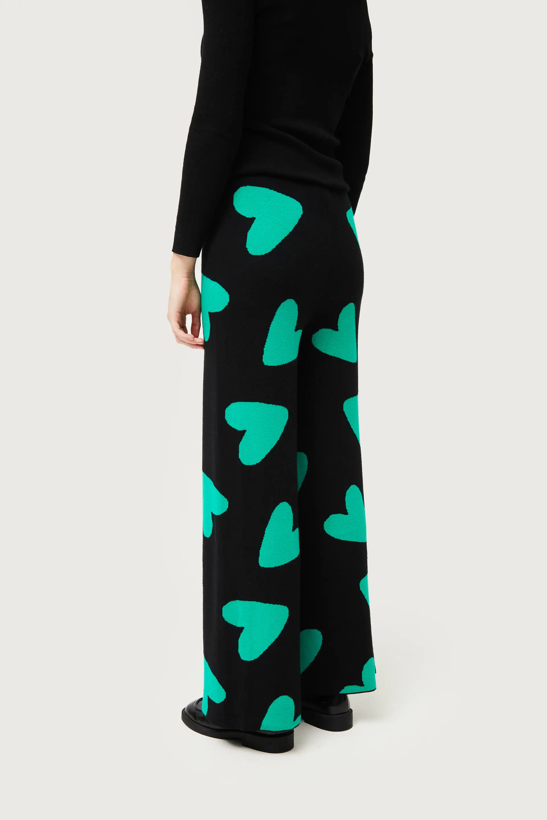 Pantalón de punto jacquard de corazones negro - Image 5