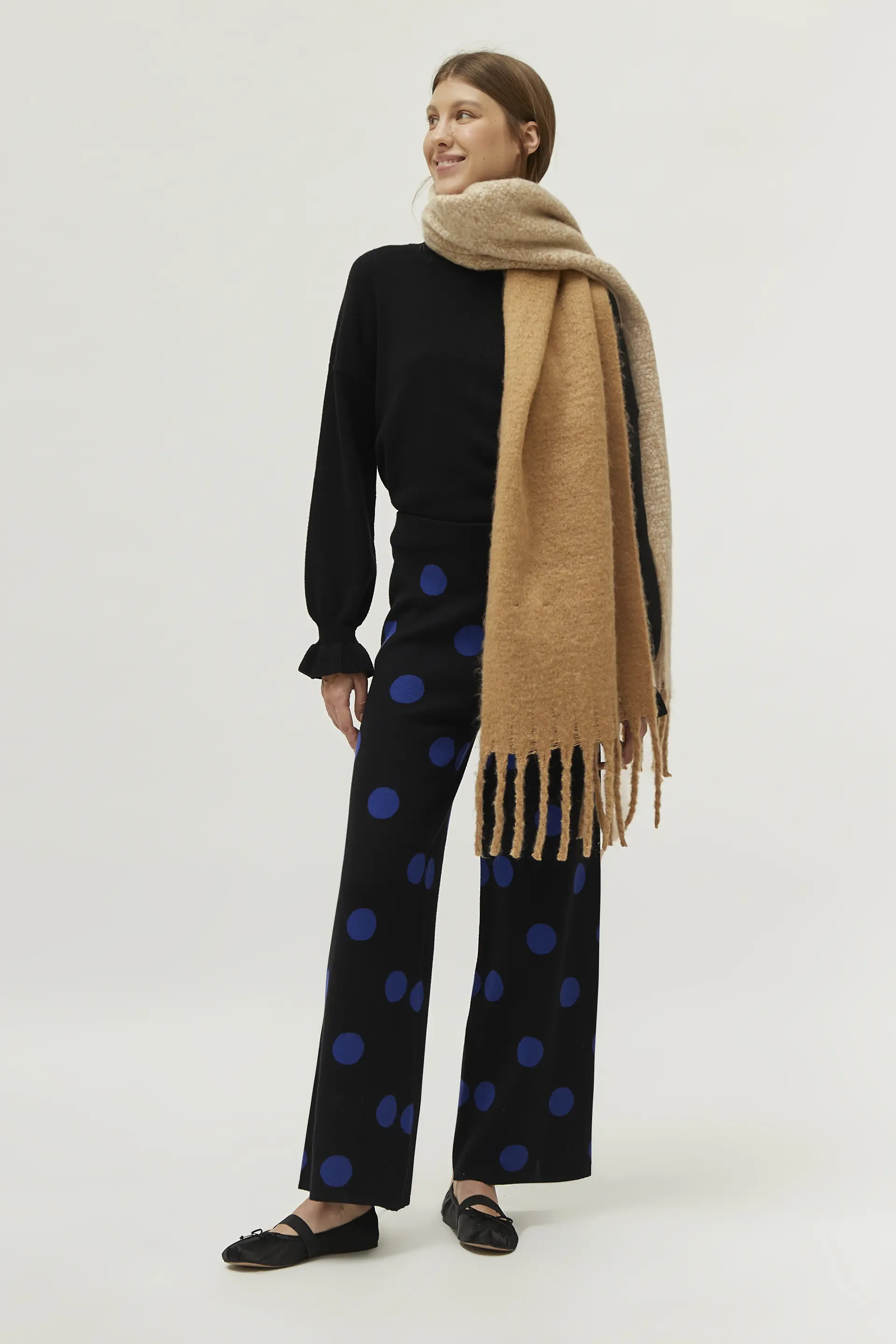 Pantalón de punto jacquard estampado de lunares azules - Image 5