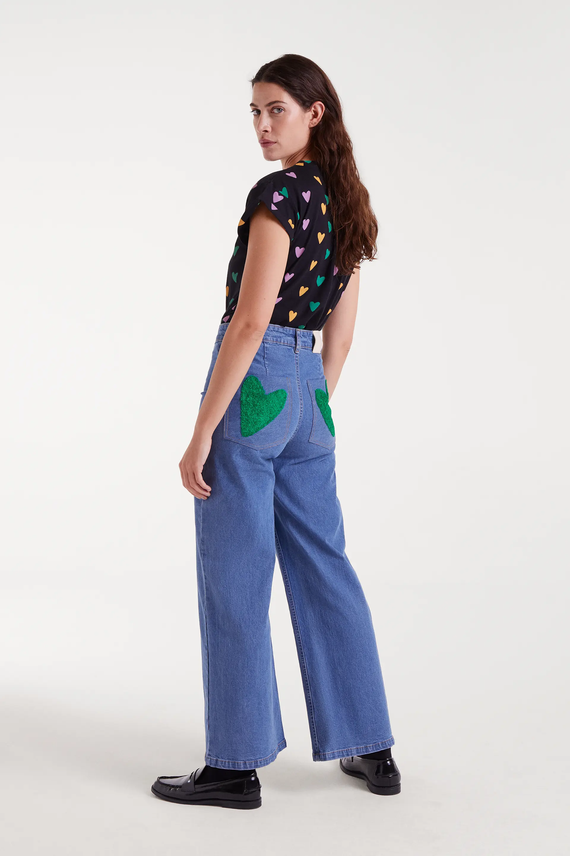 Pantalón vaquero azul con bordado de corazón - Image 6