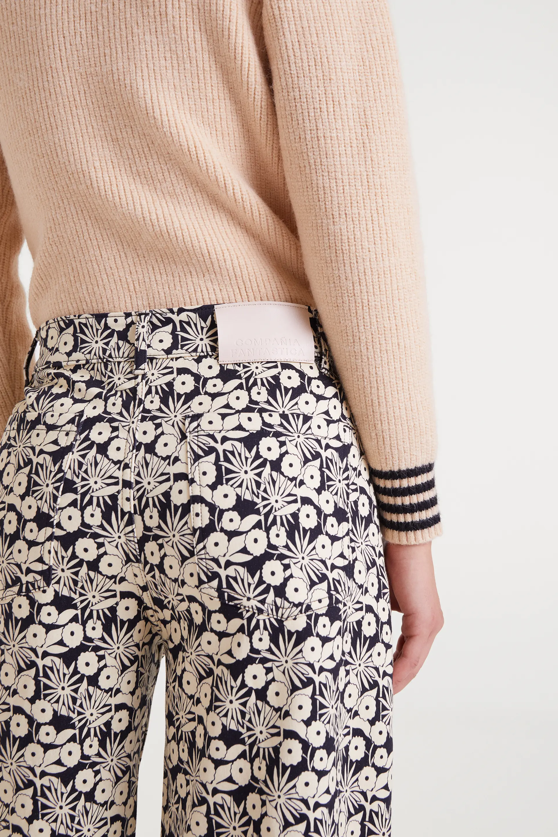 Pantalón vaquero estampado Tofu - Image 4