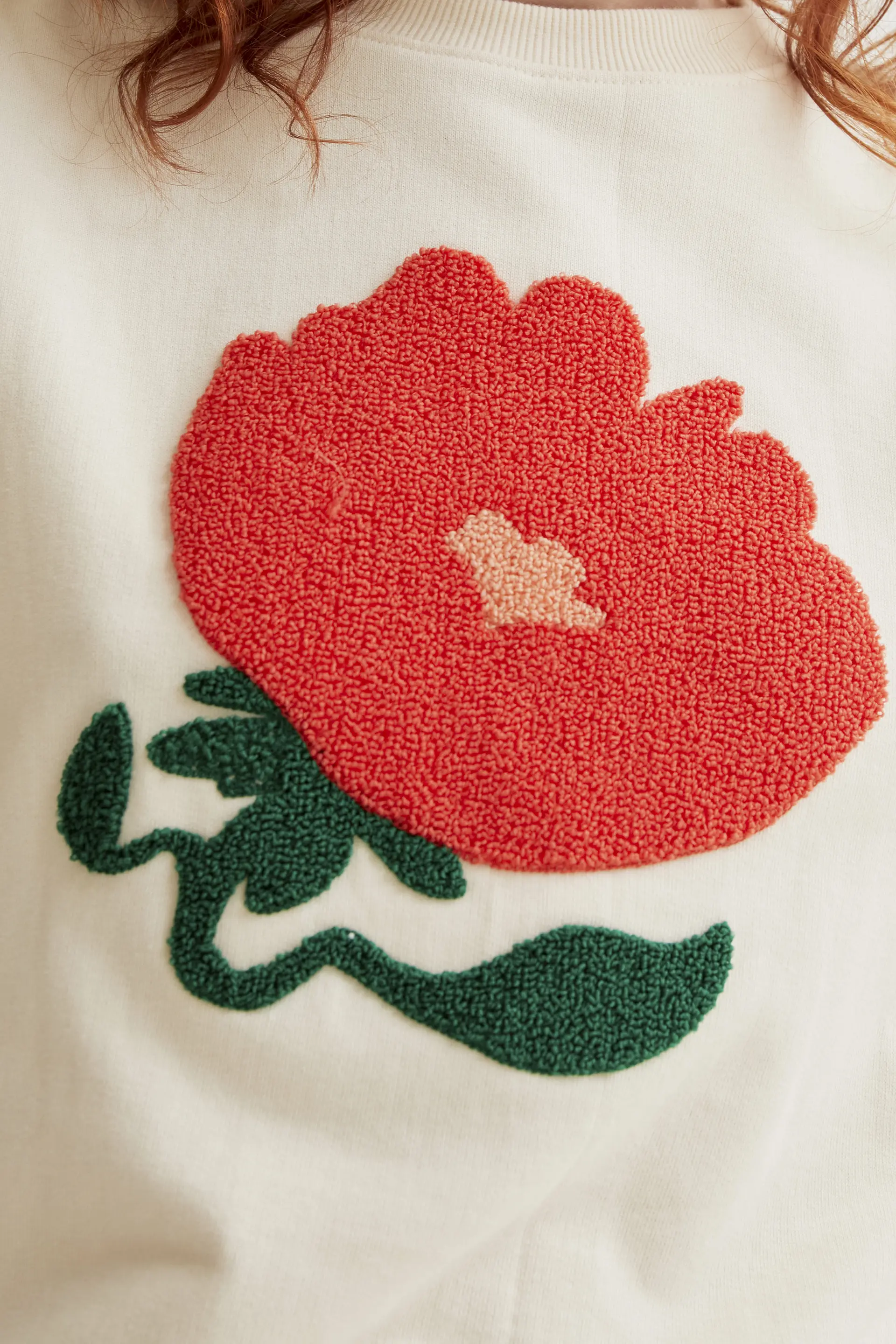 Sudadera con bordado de flor gigante roja - Image 4