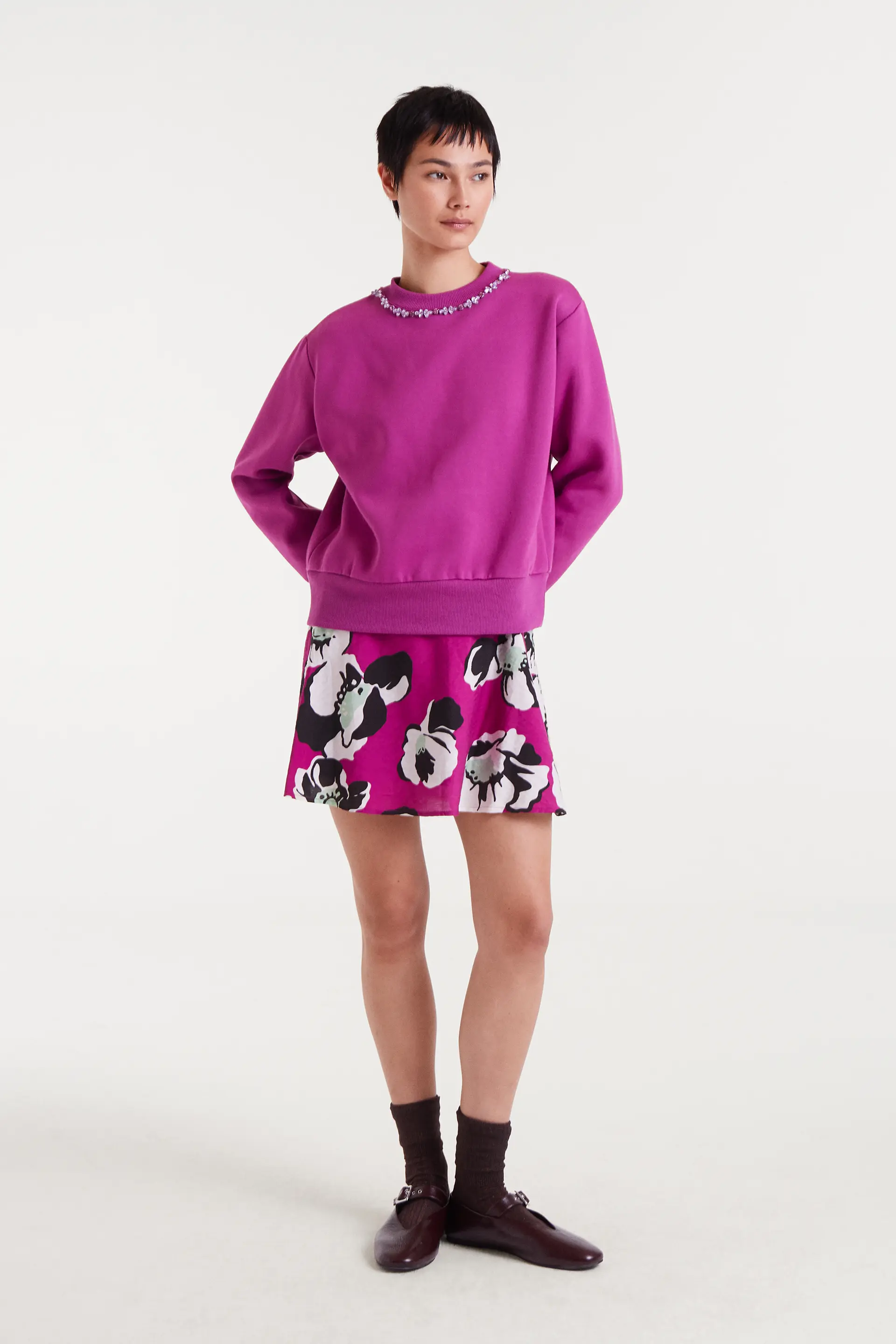 Sudadera con cuello joya magenta - Image 5