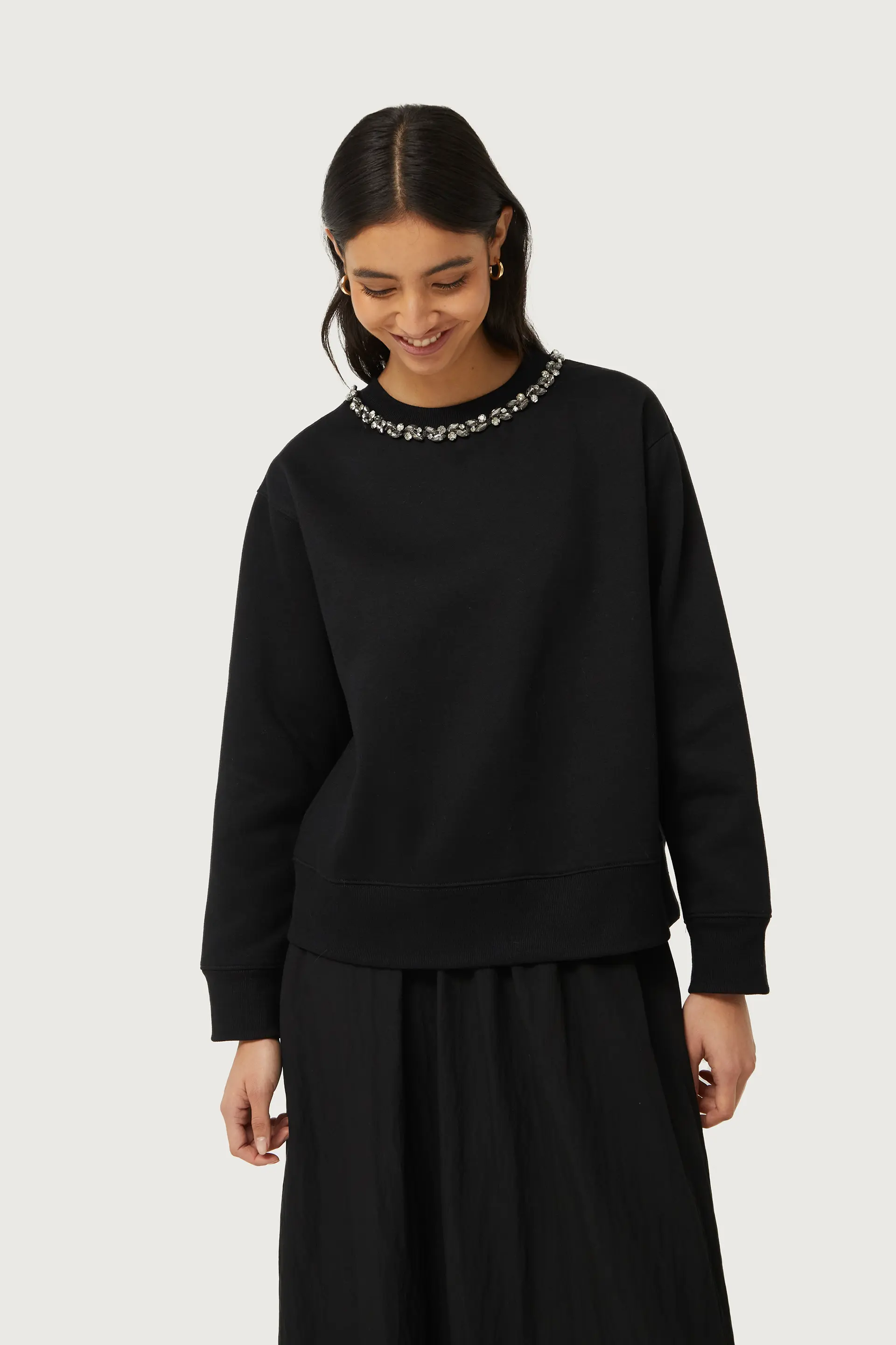 Sudadera con cuello joya negra - Image 3