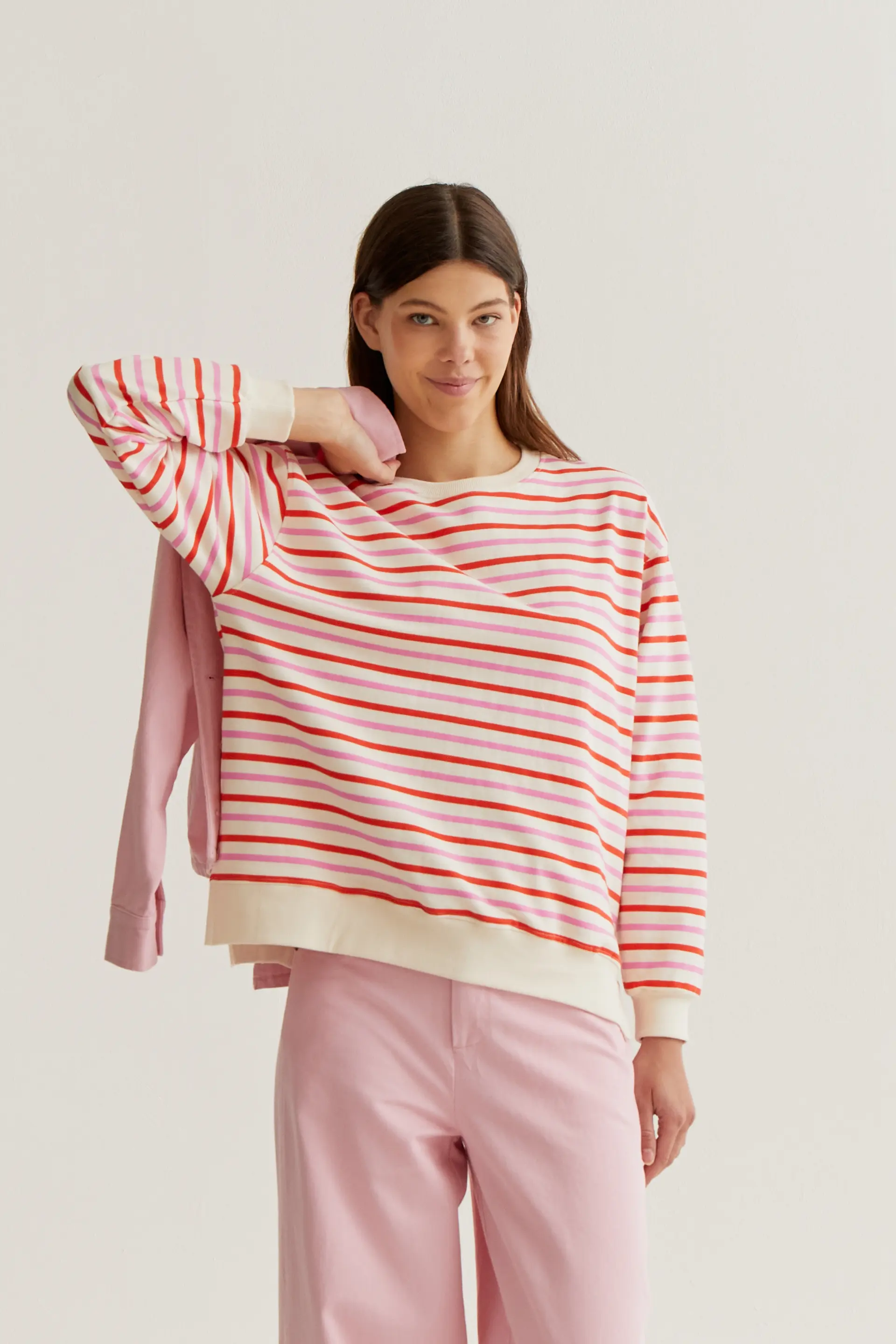 Sudadera con estampado de rayas rosa y rojo